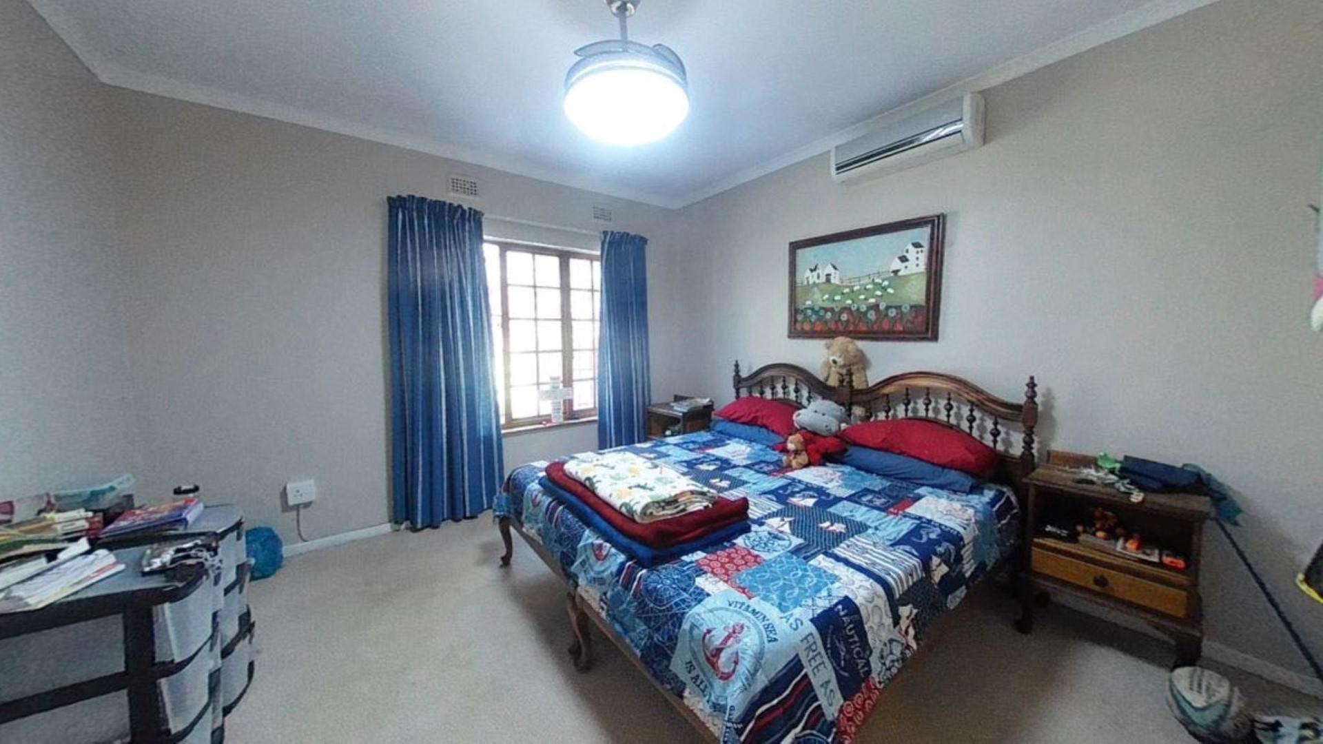 Bed Room 2 - 15 square meters of property in Kloof 