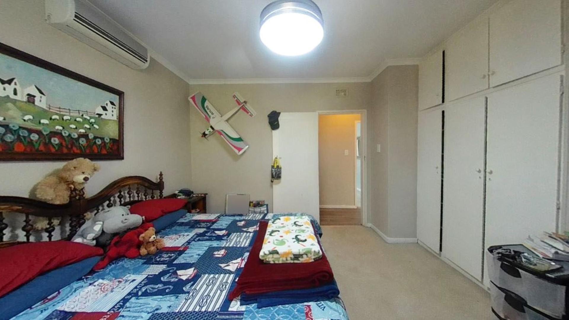 Bed Room 2 - 15 square meters of property in Kloof 