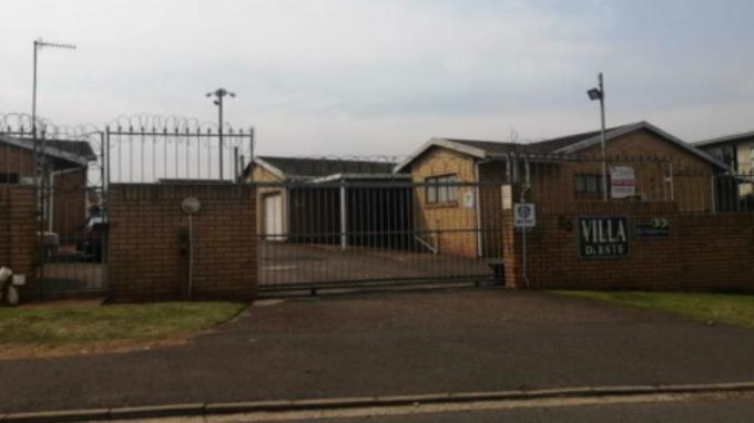 SA Home Loans Sale in Execution 3 Bedroom Sectional Title for Sale in Montclair (Dbn) - MR640199