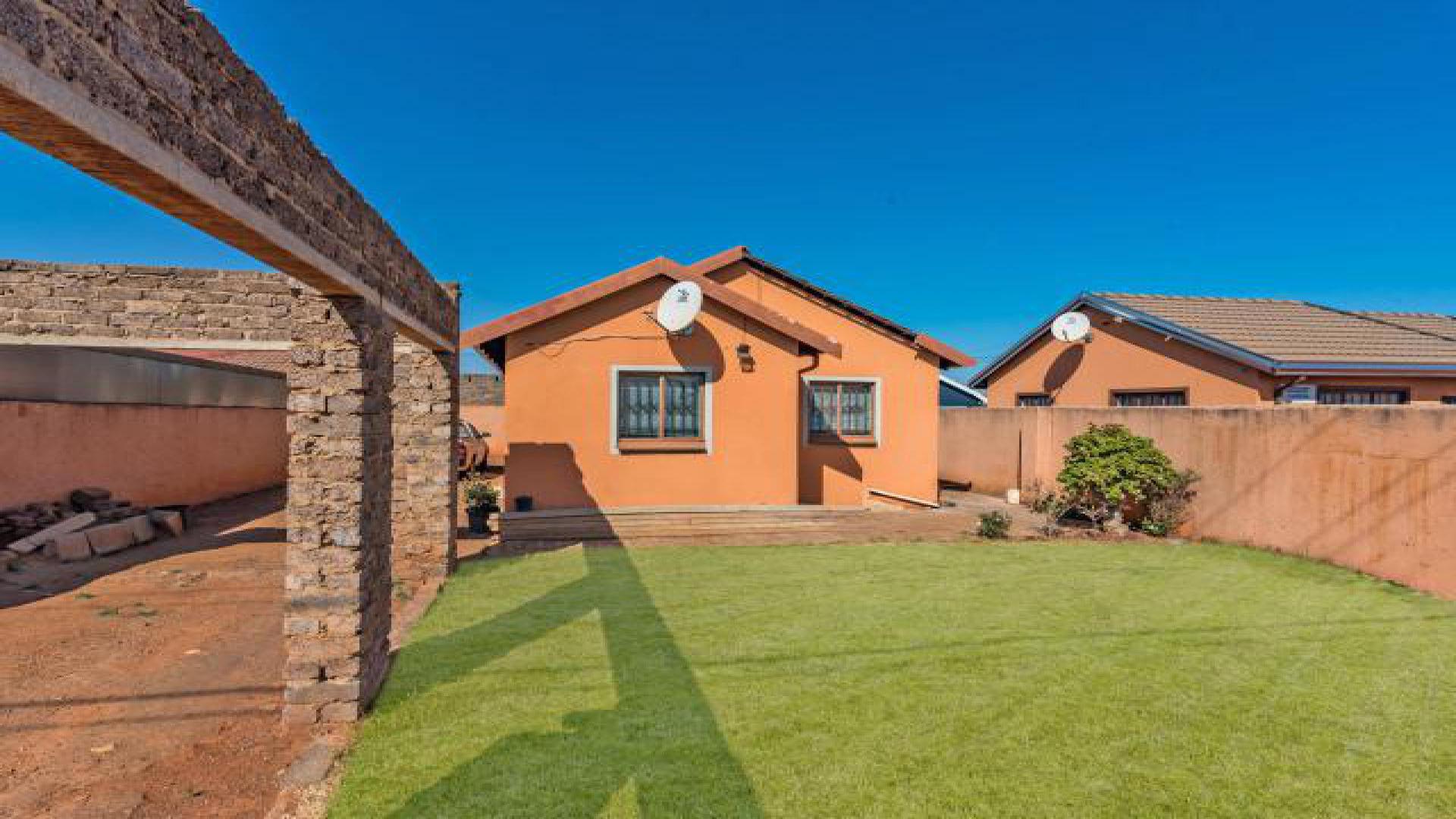 Front View of property in Protea Glen