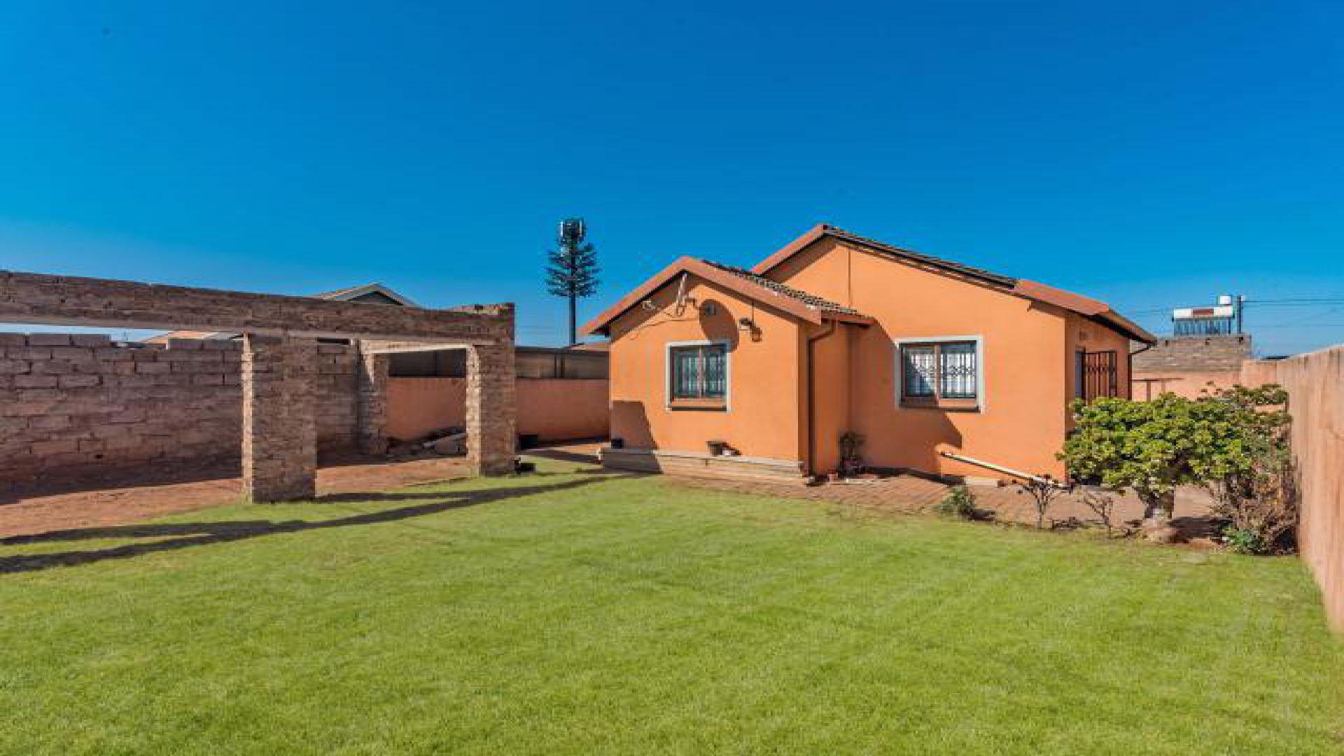 Front View of property in Protea Glen