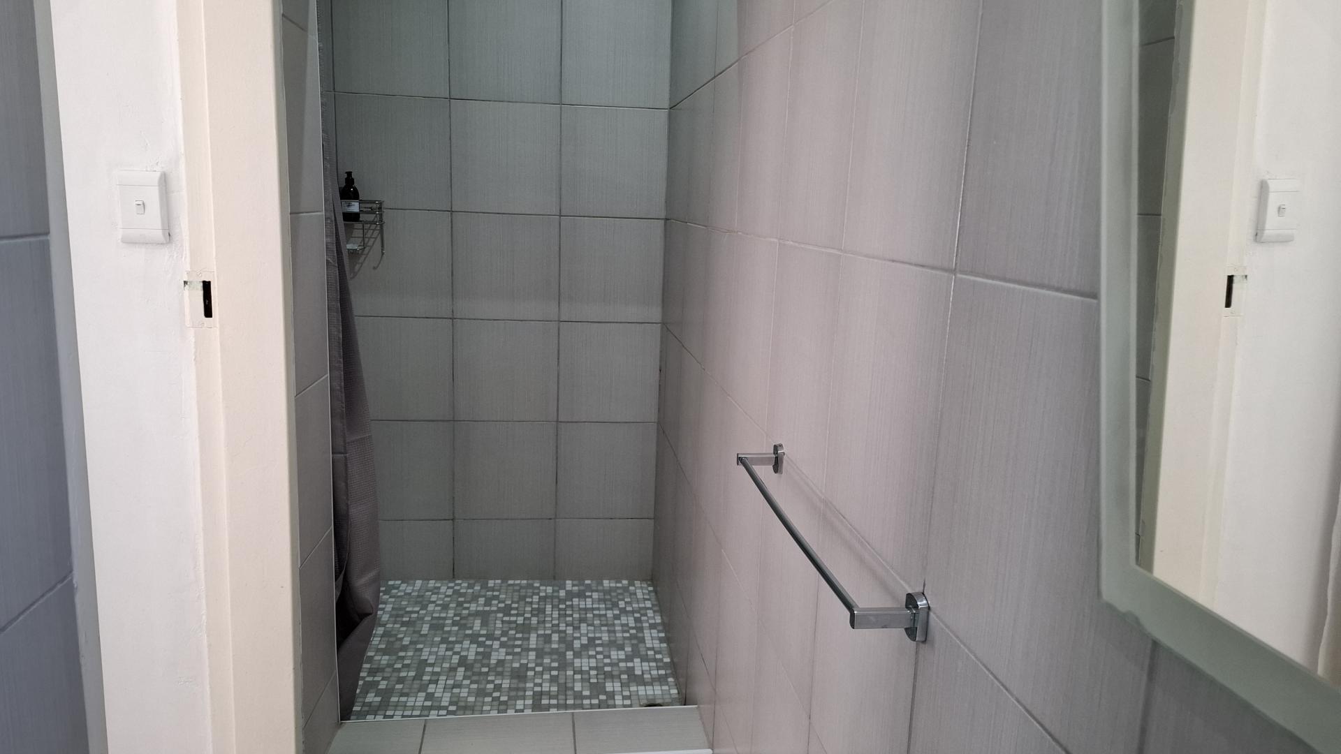 Bathroom 1 of property in Ontdekkerspark