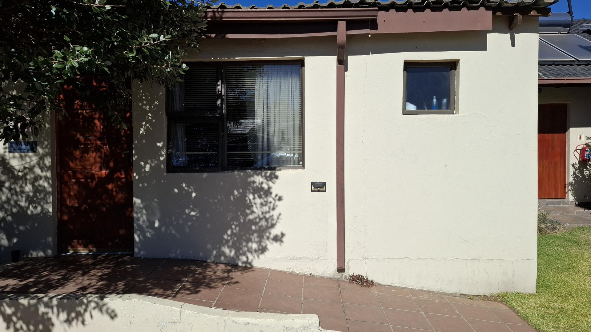 Backyard of property in Ontdekkerspark