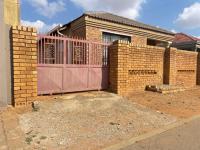 Front View of property in Meadowlands