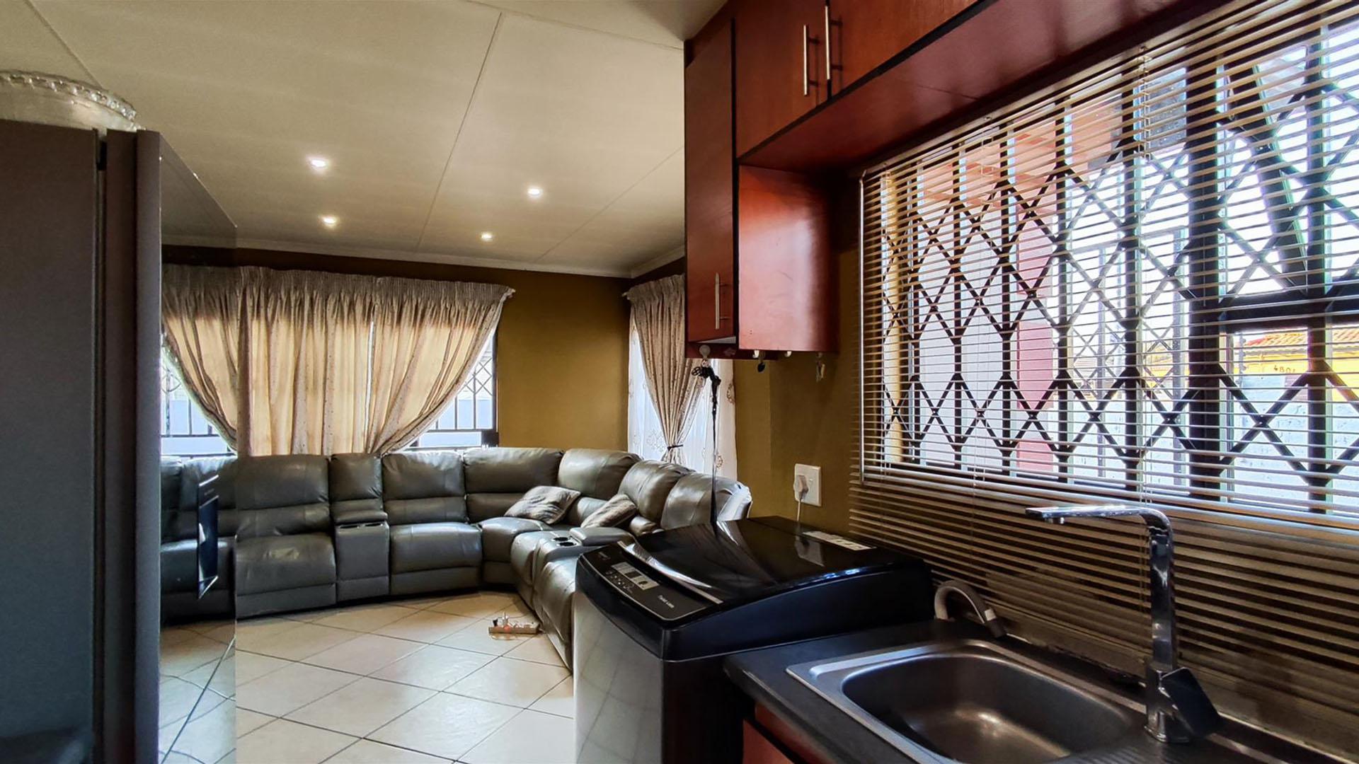 Kitchen - 6 square meters of property in Dawn Park