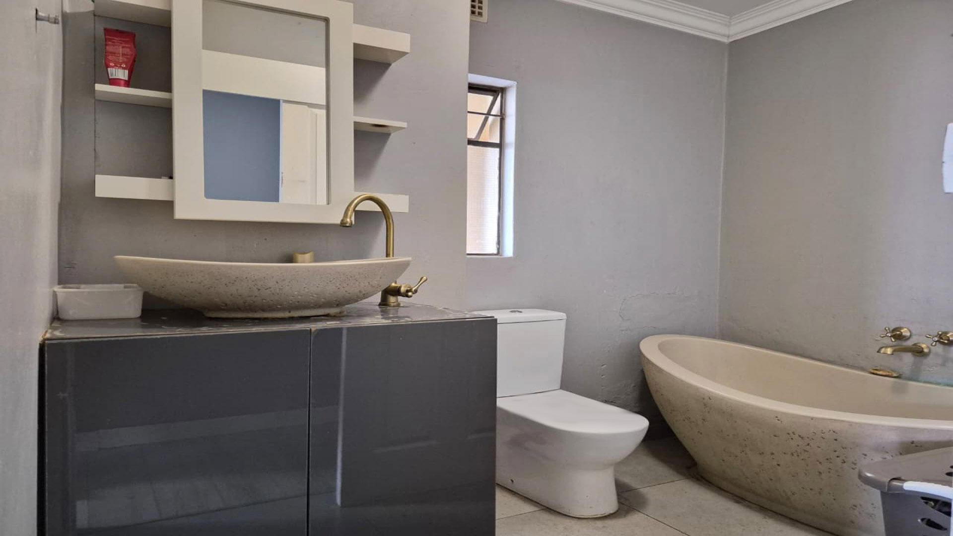 Bathroom 2 of property in Jabulani