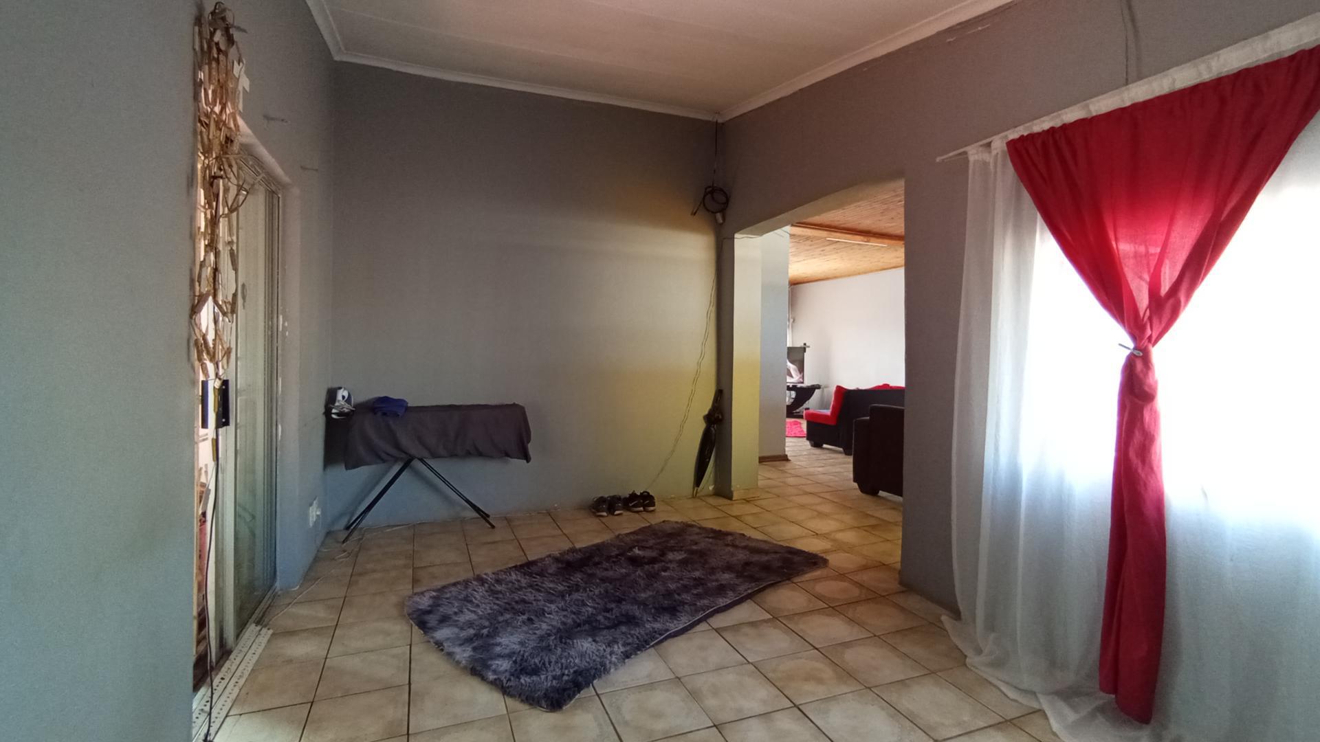 Dining Room - 20 square meters of property in Eersterust