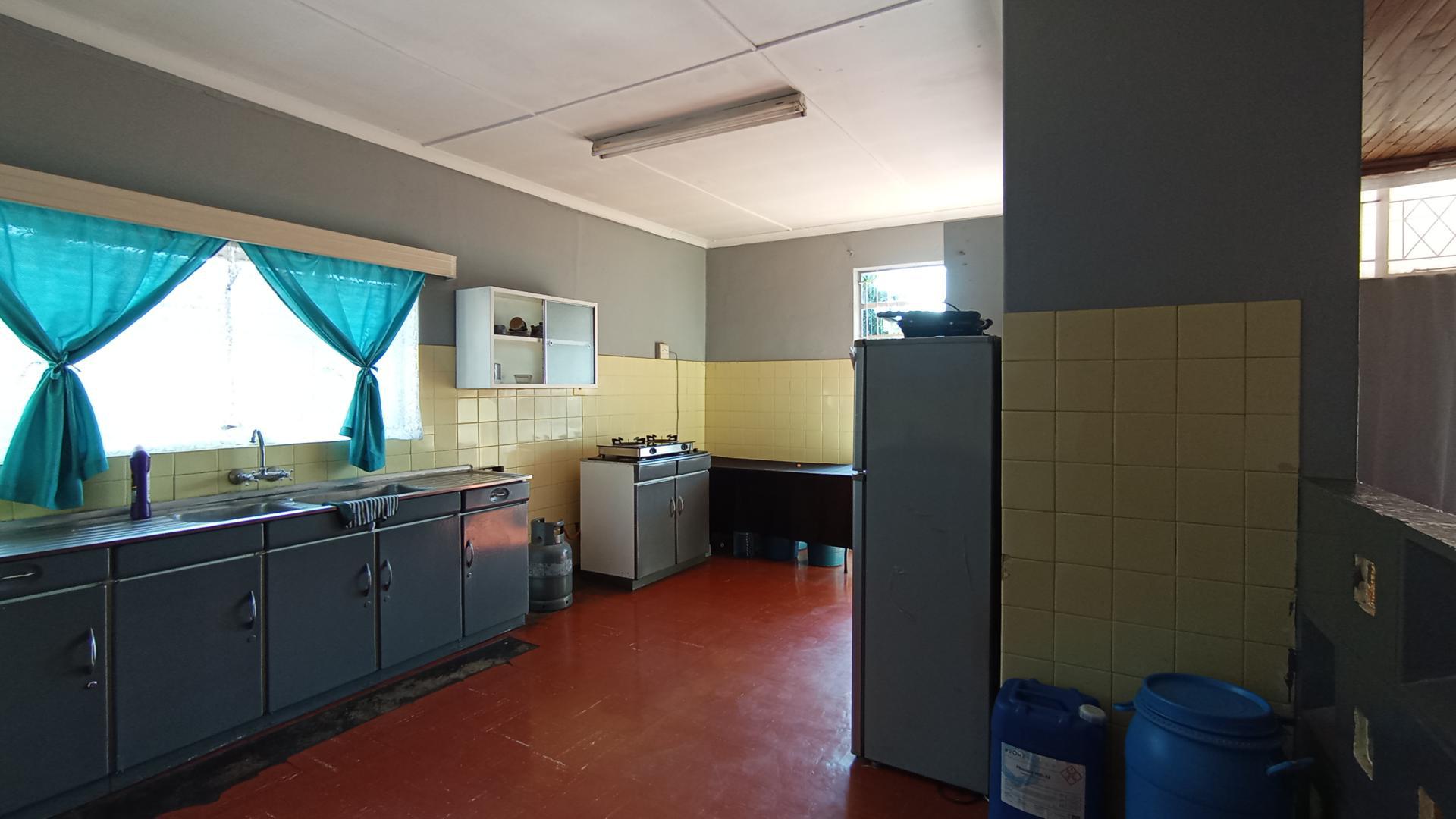 Kitchen - 22 square meters of property in Eersterust
