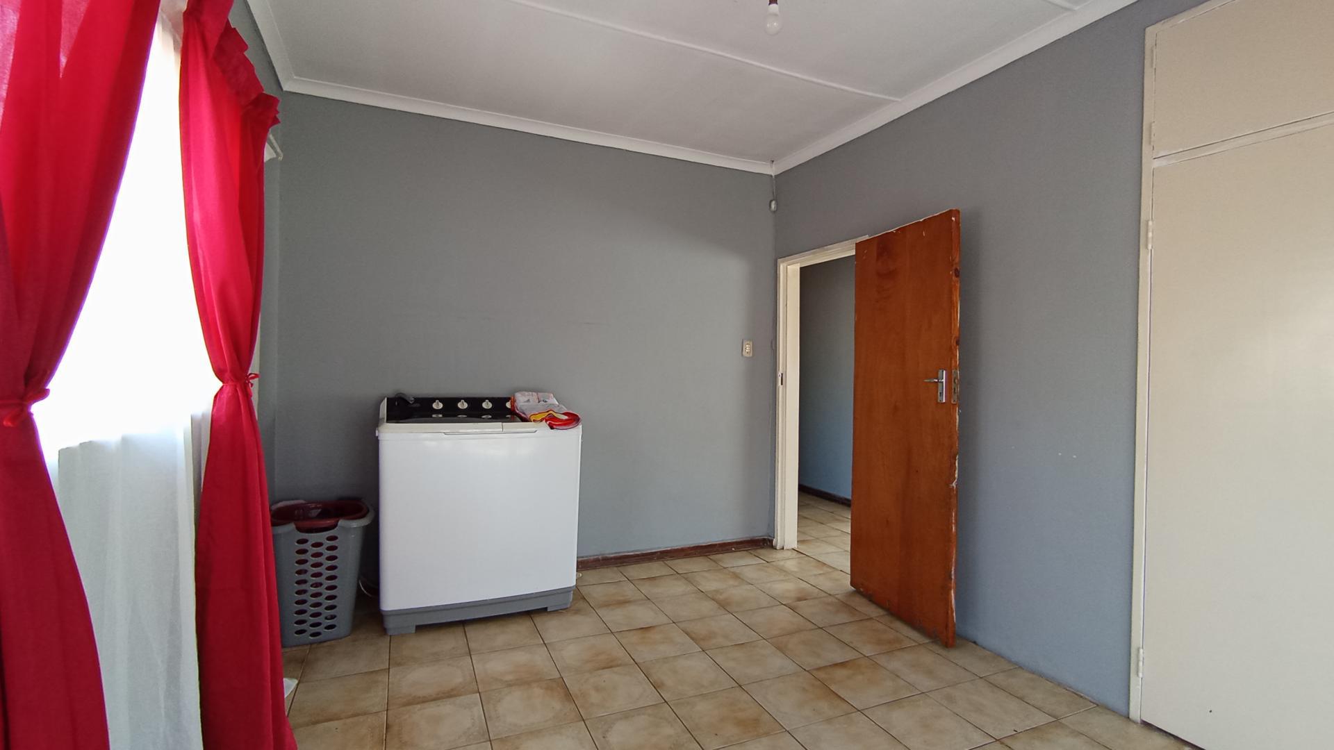 Bed Room 3 - 17 square meters of property in Eersterust