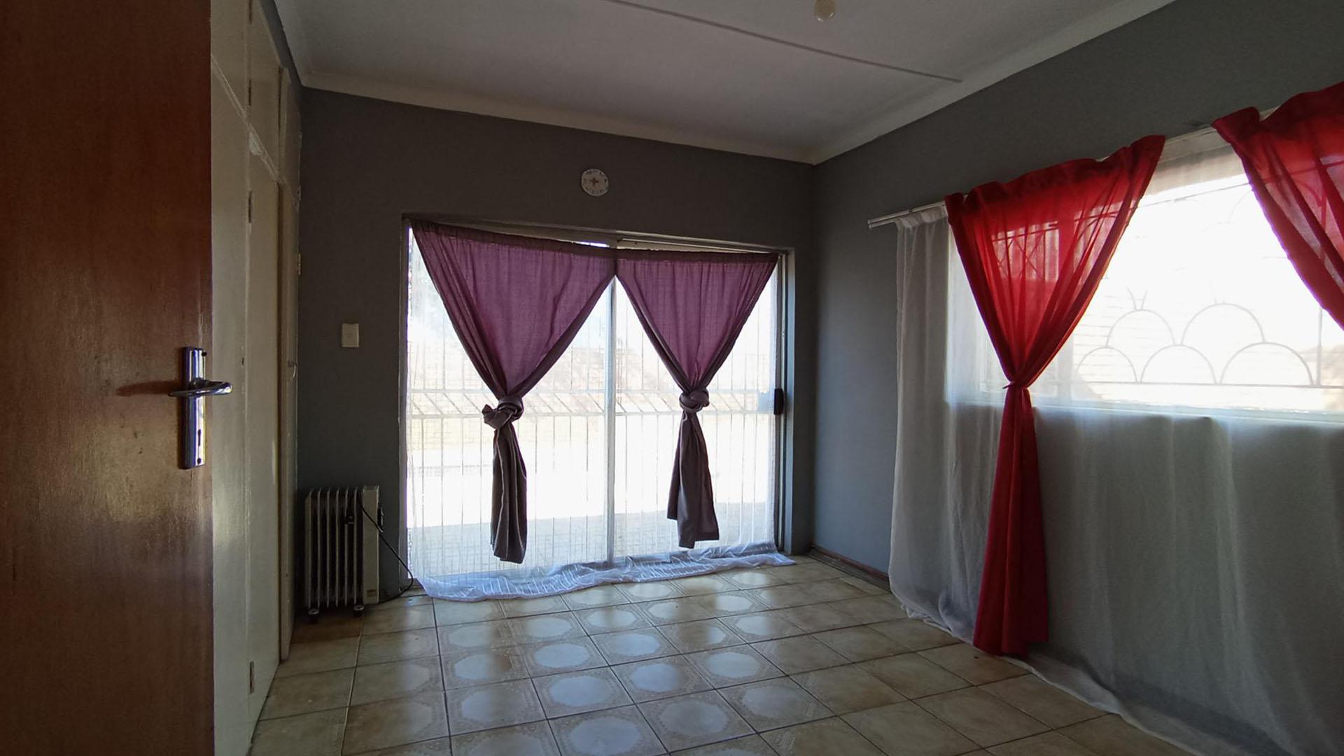 Bed Room 3 - 17 square meters of property in Eersterust