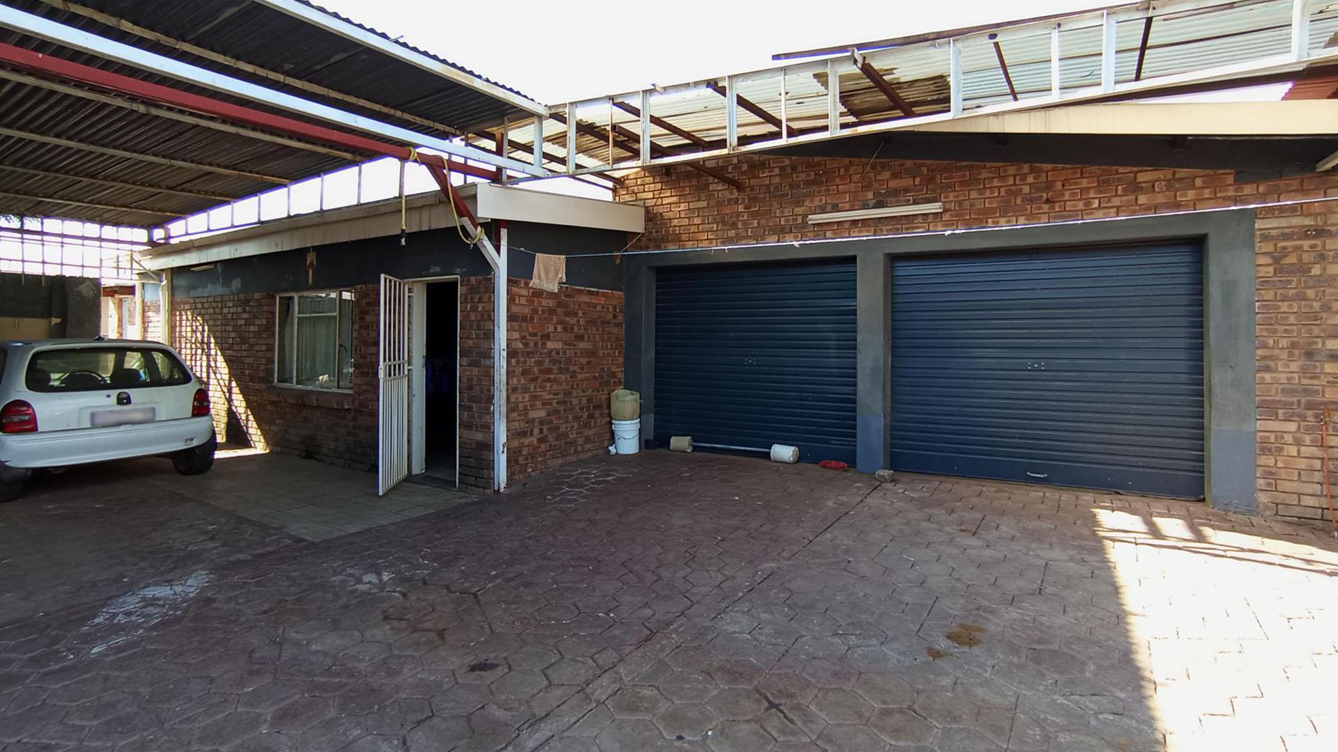 Backyard of property in Eersterust