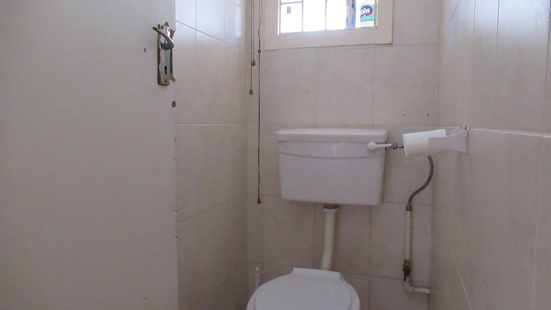 Bathroom 1 - 6 square meters of property in Ennerdale