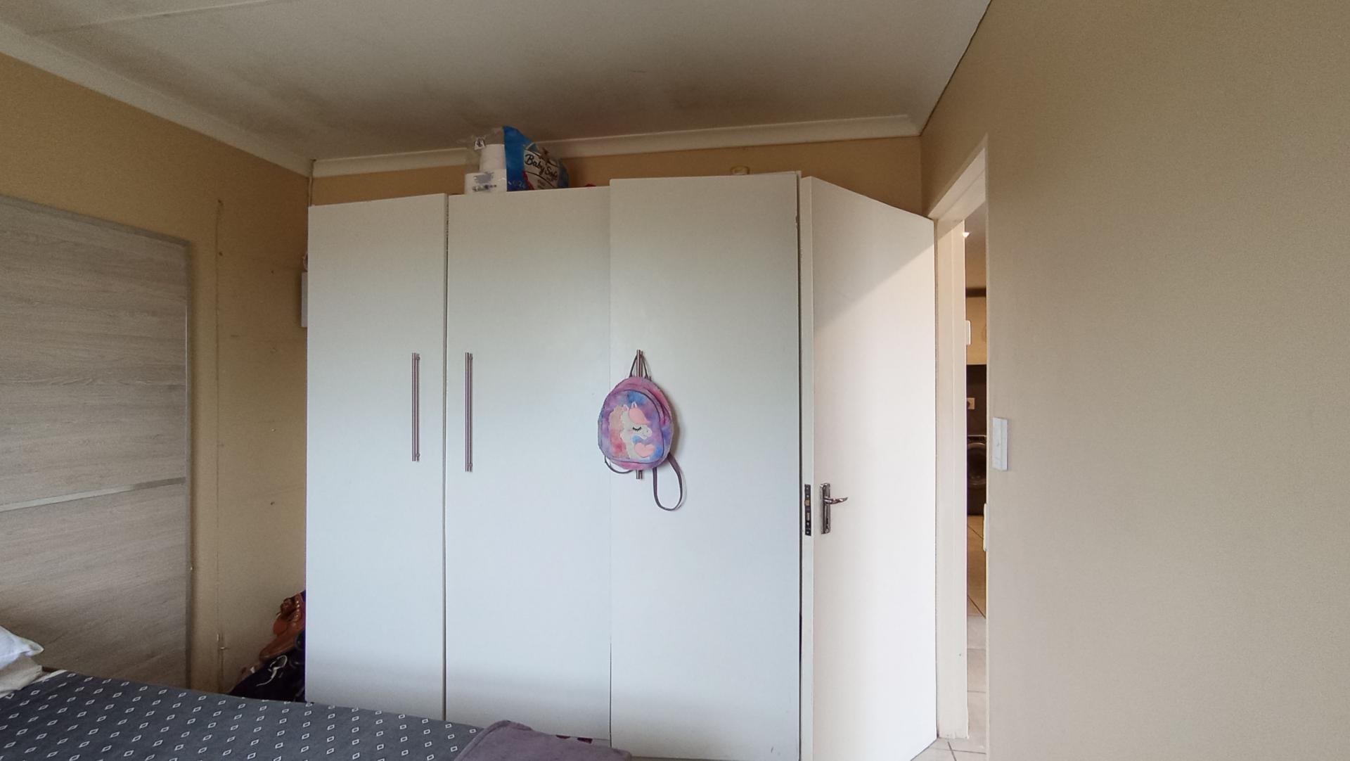 Bed Room 2 - 10 square meters of property in Riverside View