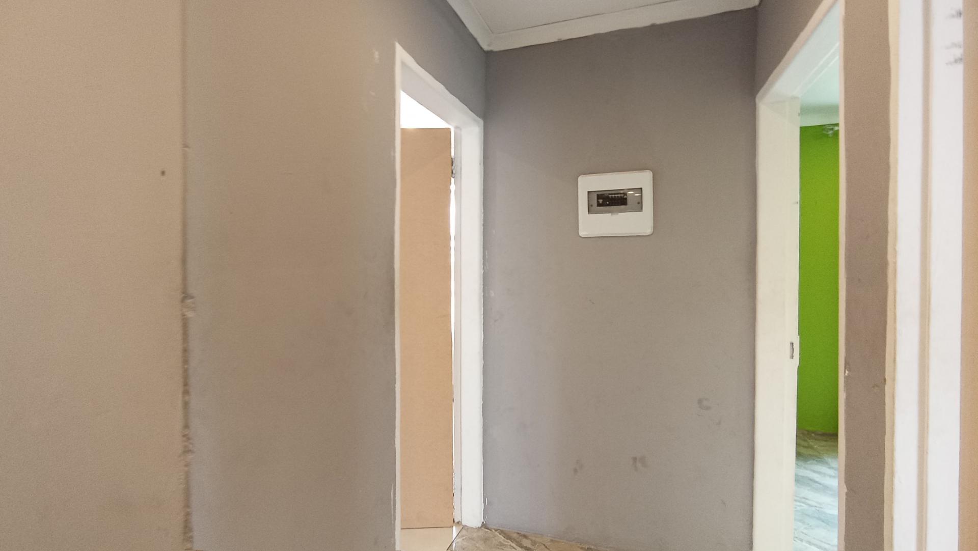 Spaces - 28 square meters of property in Riverside View