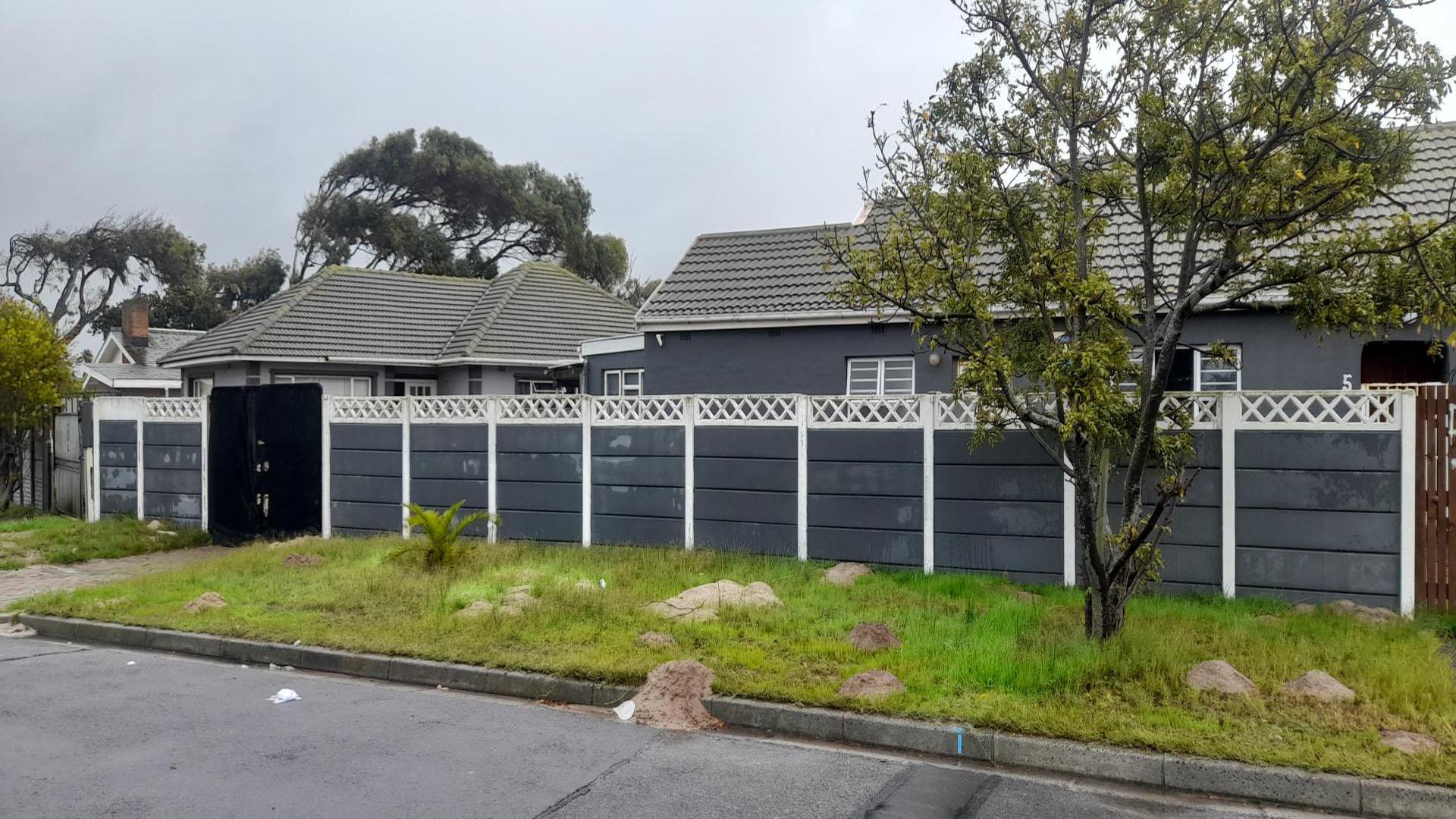 Front View of property in Retreat