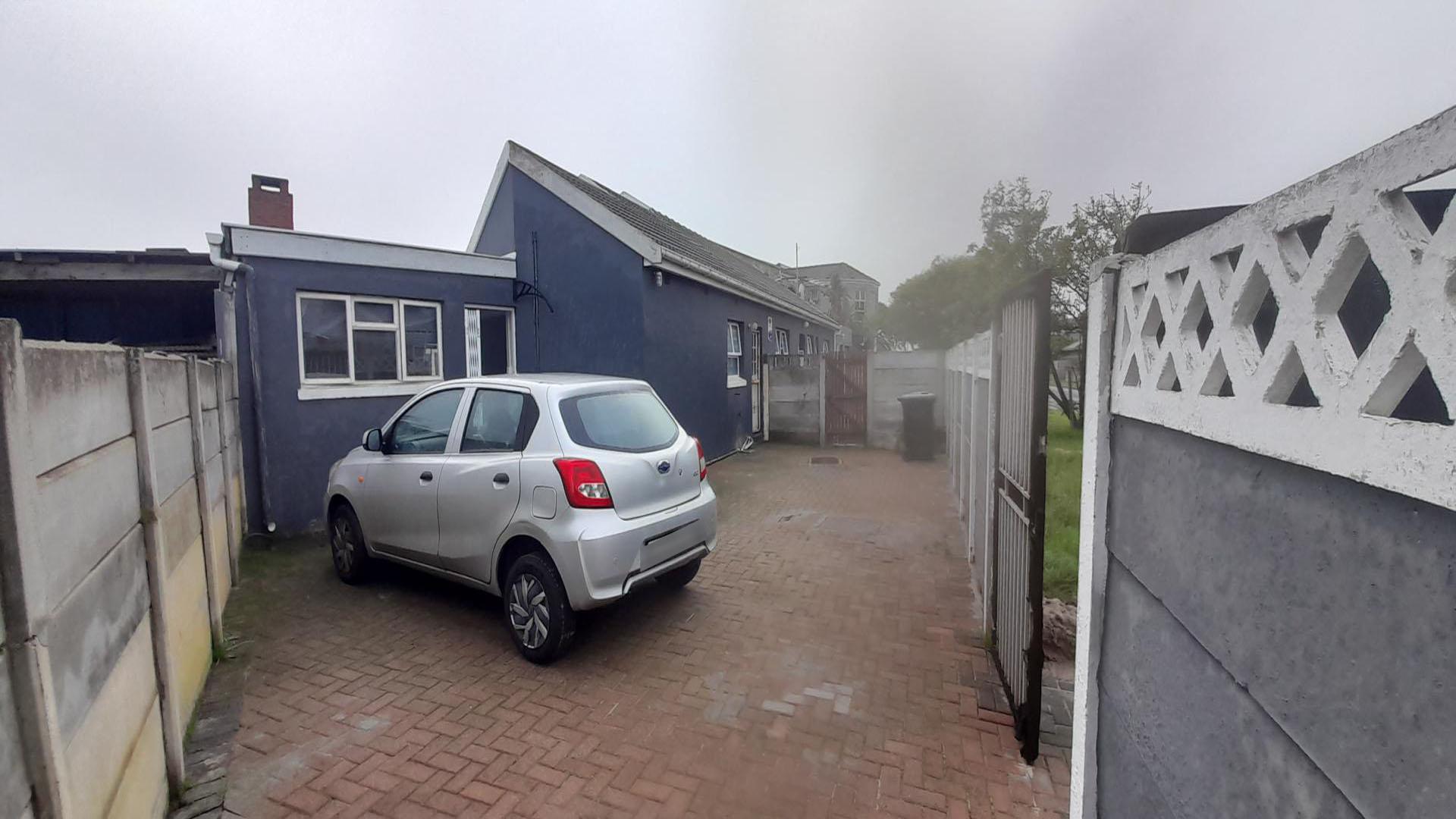 Spaces of property in Retreat