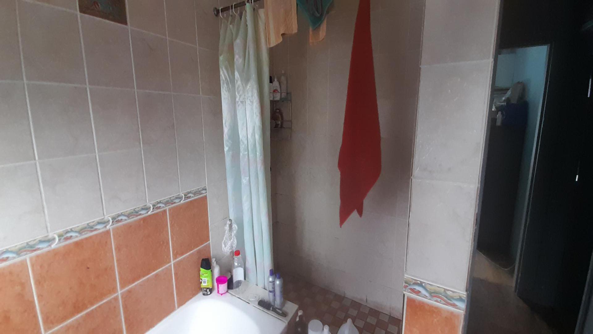 Bathroom 2 of property in Retreat