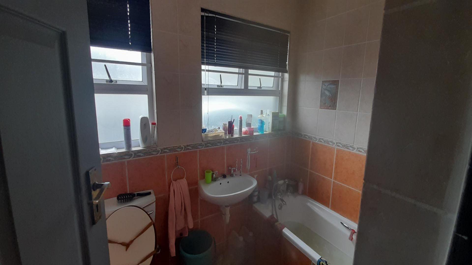 Bathroom 2 of property in Retreat