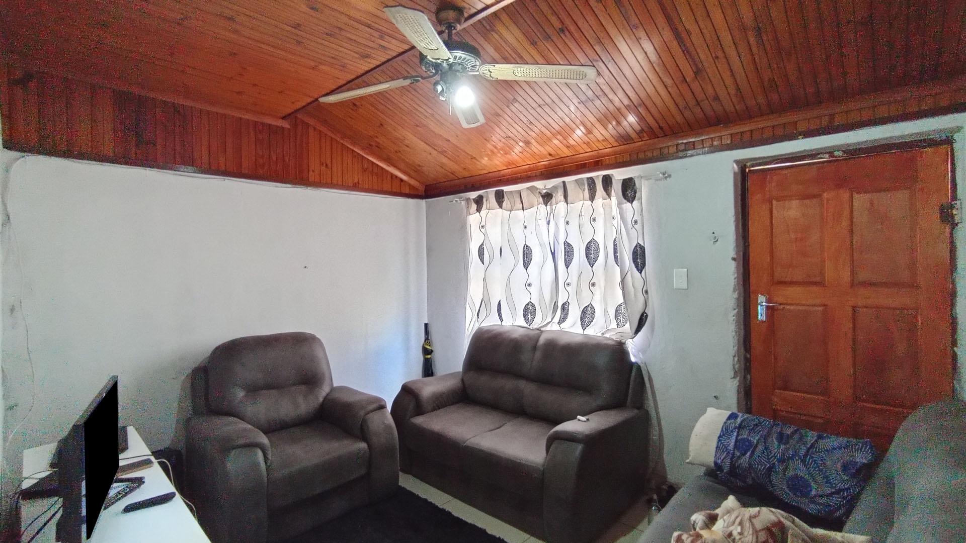 Lounges - 12 square meters of property in Nseleni A