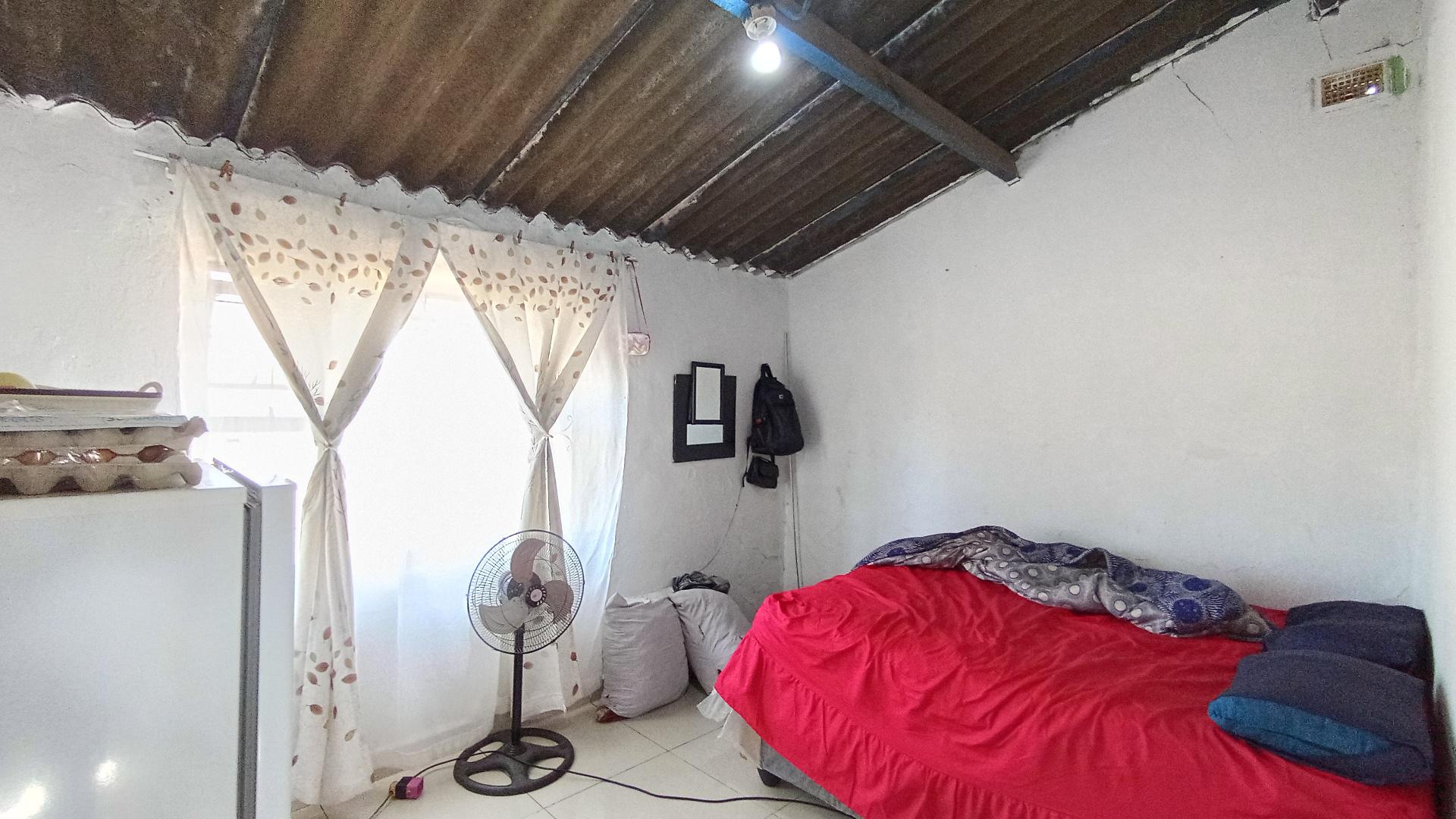 Bed Room 1 - 12 square meters of property in Nseleni A
