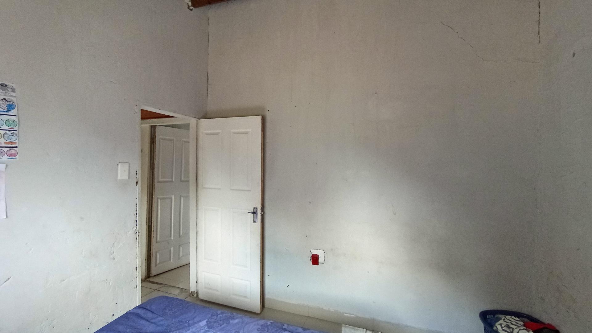 Bed Room 2 - 9 square meters of property in Nseleni A