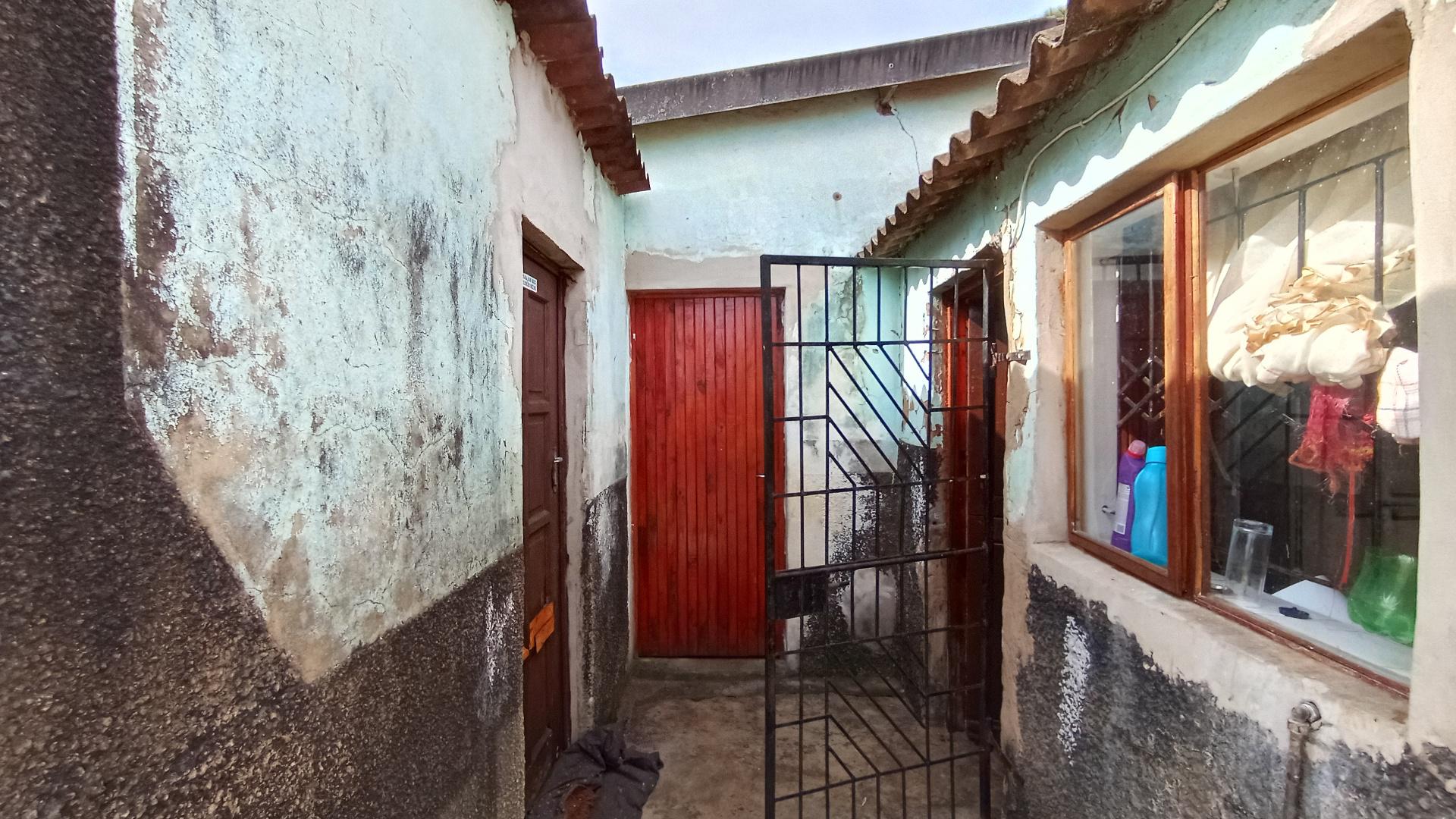 Spaces - 2 square meters of property in Nseleni A