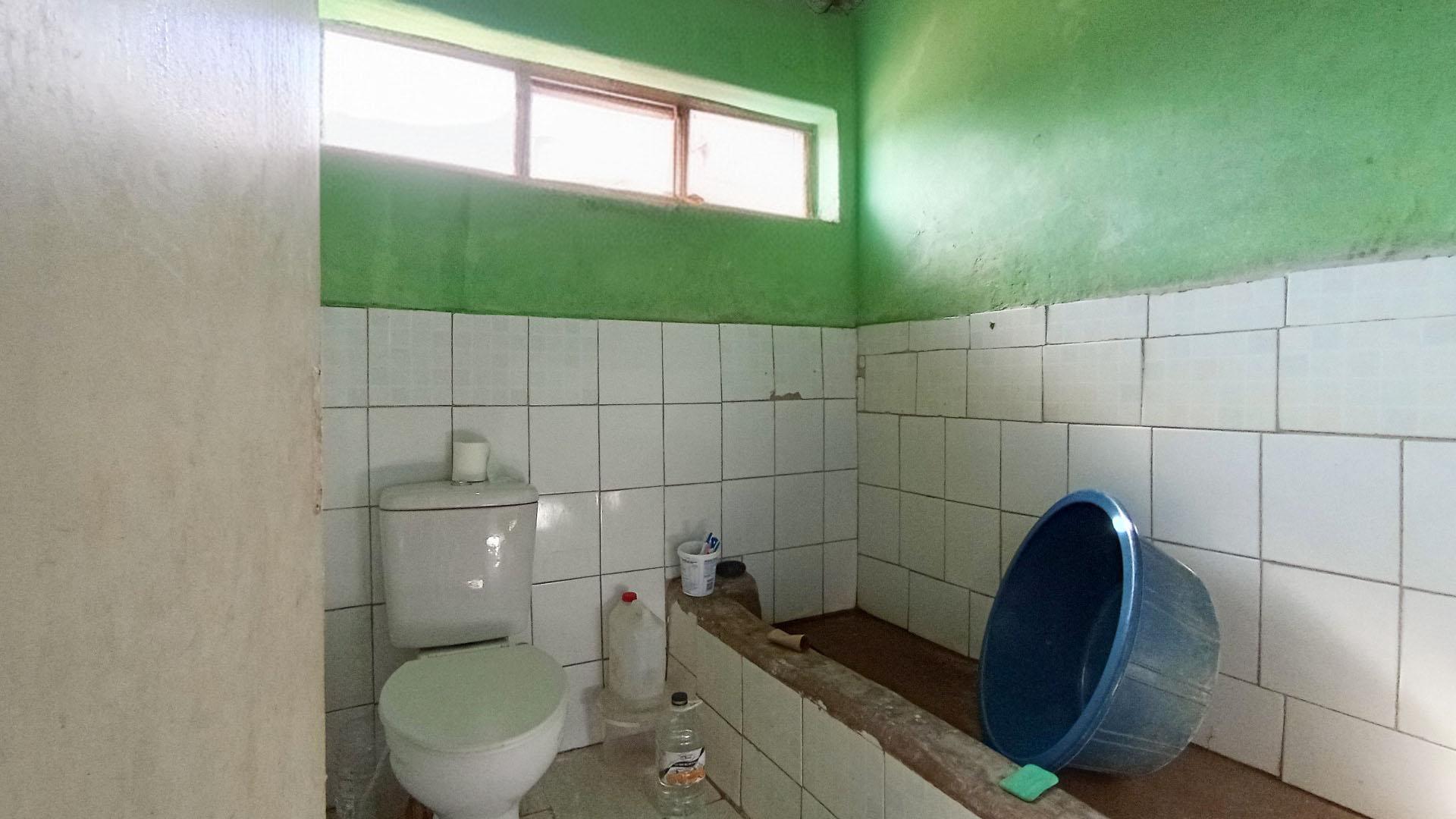 Bathroom 1 - 3 square meters of property in Nseleni A