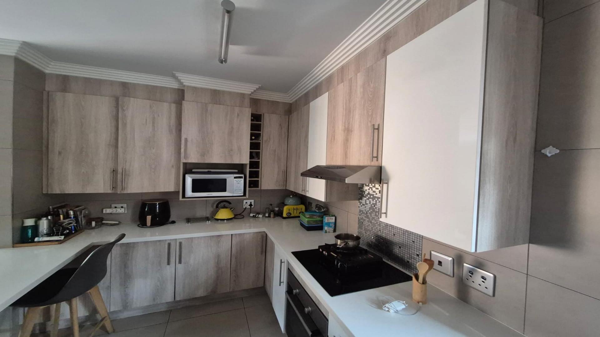 Kitchen of property in Raceview