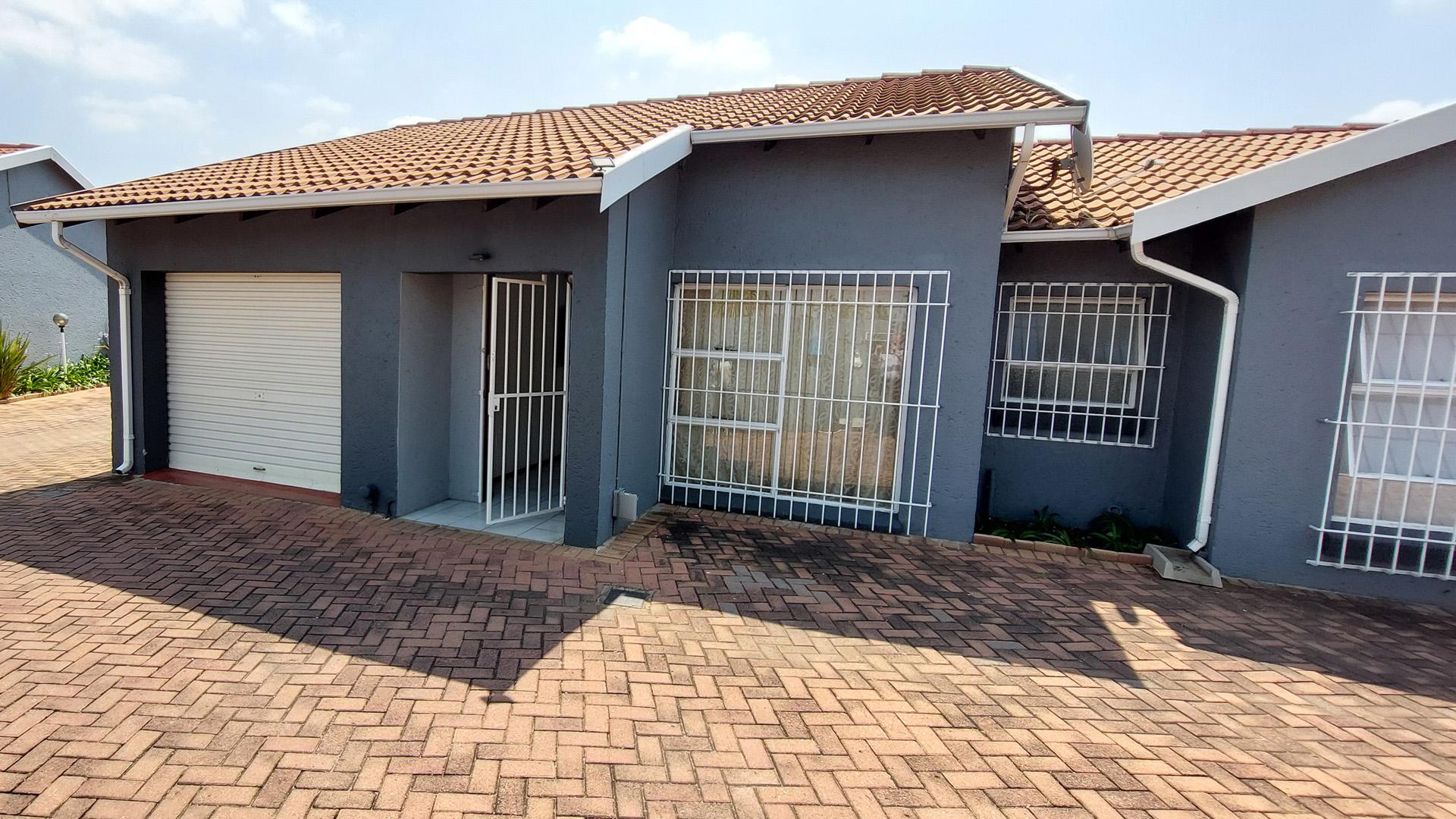 Front View of property in Raceview