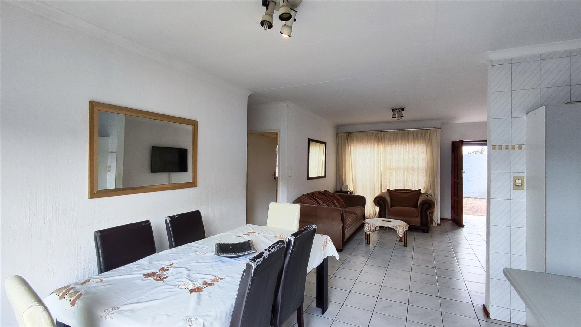 Dining Room - 11 square meters of property in Raceview