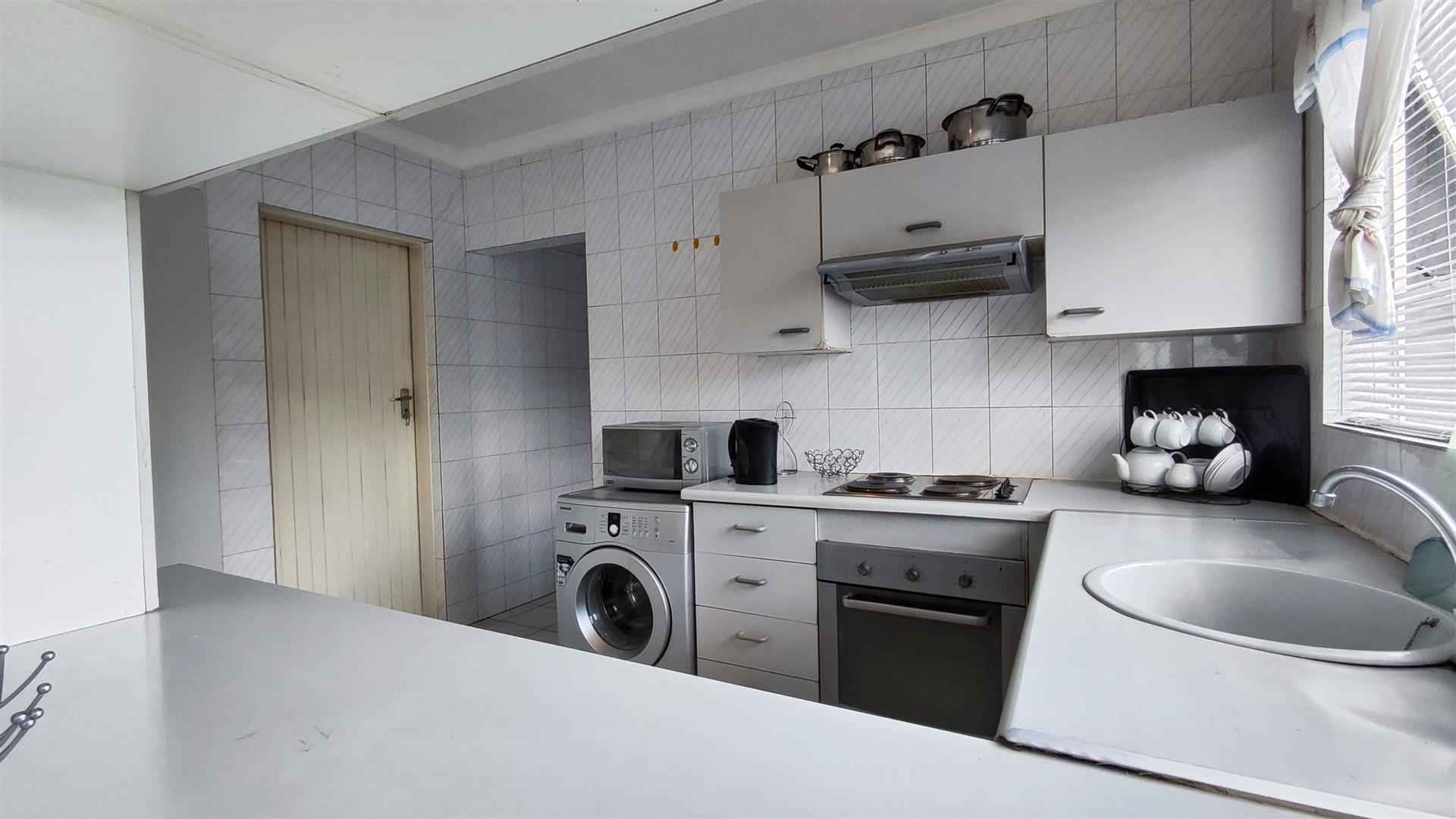 Kitchen - 11 square meters of property in Raceview