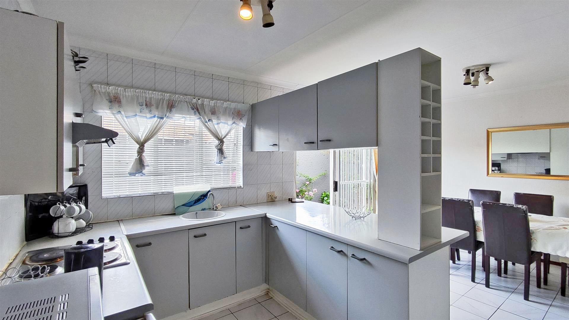 Kitchen - 11 square meters of property in Raceview