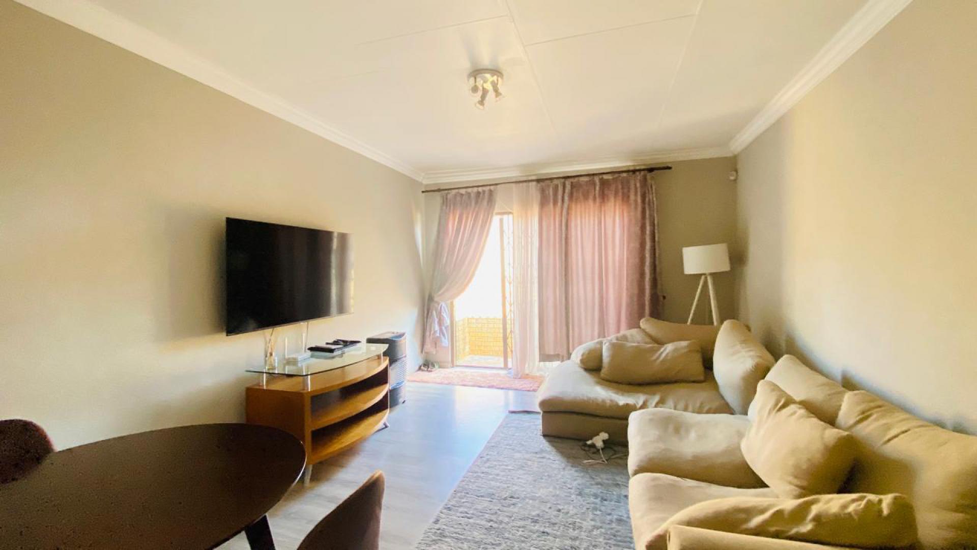 Lounges of property in Aerorand