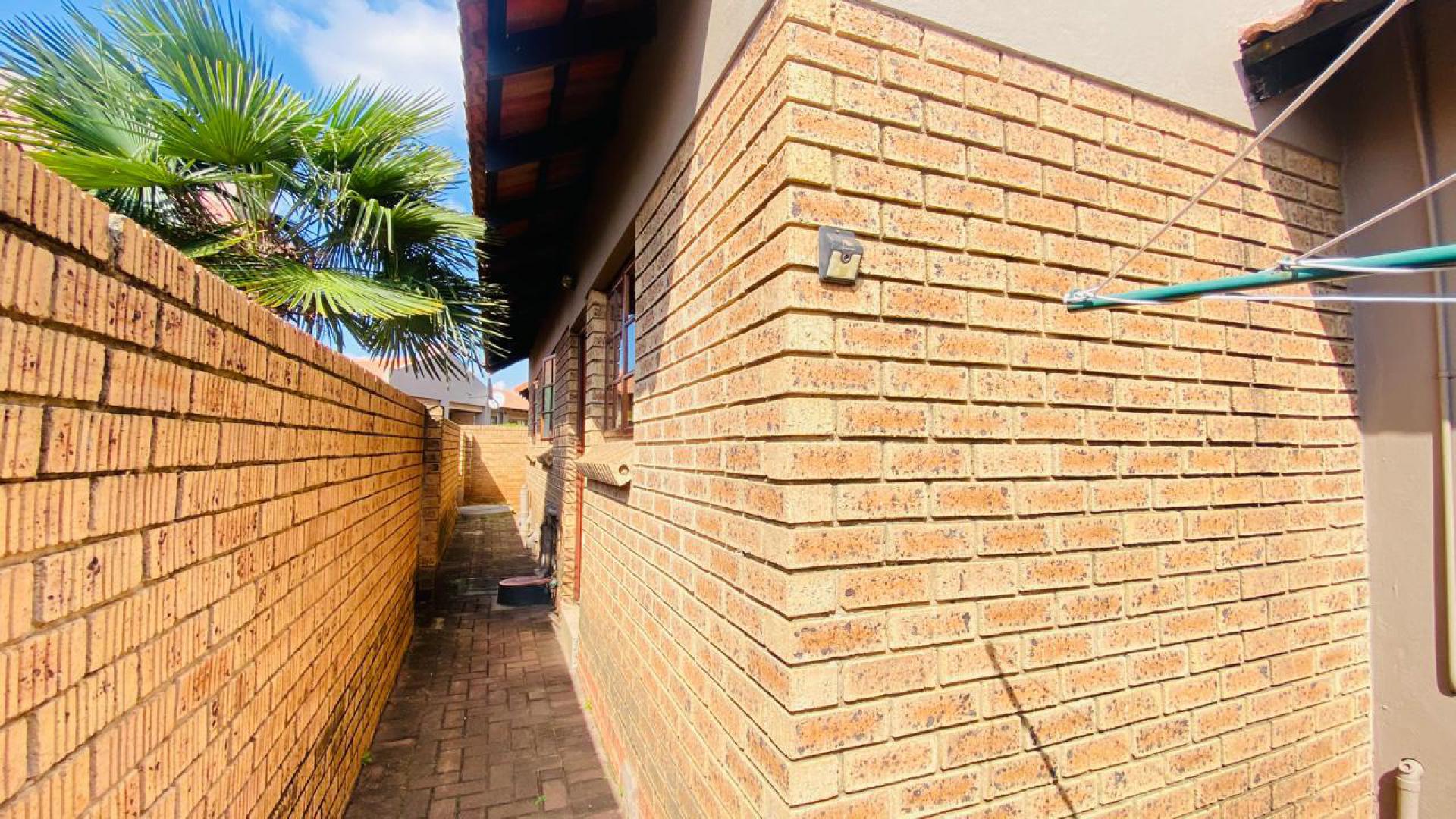 Spaces of property in Aerorand