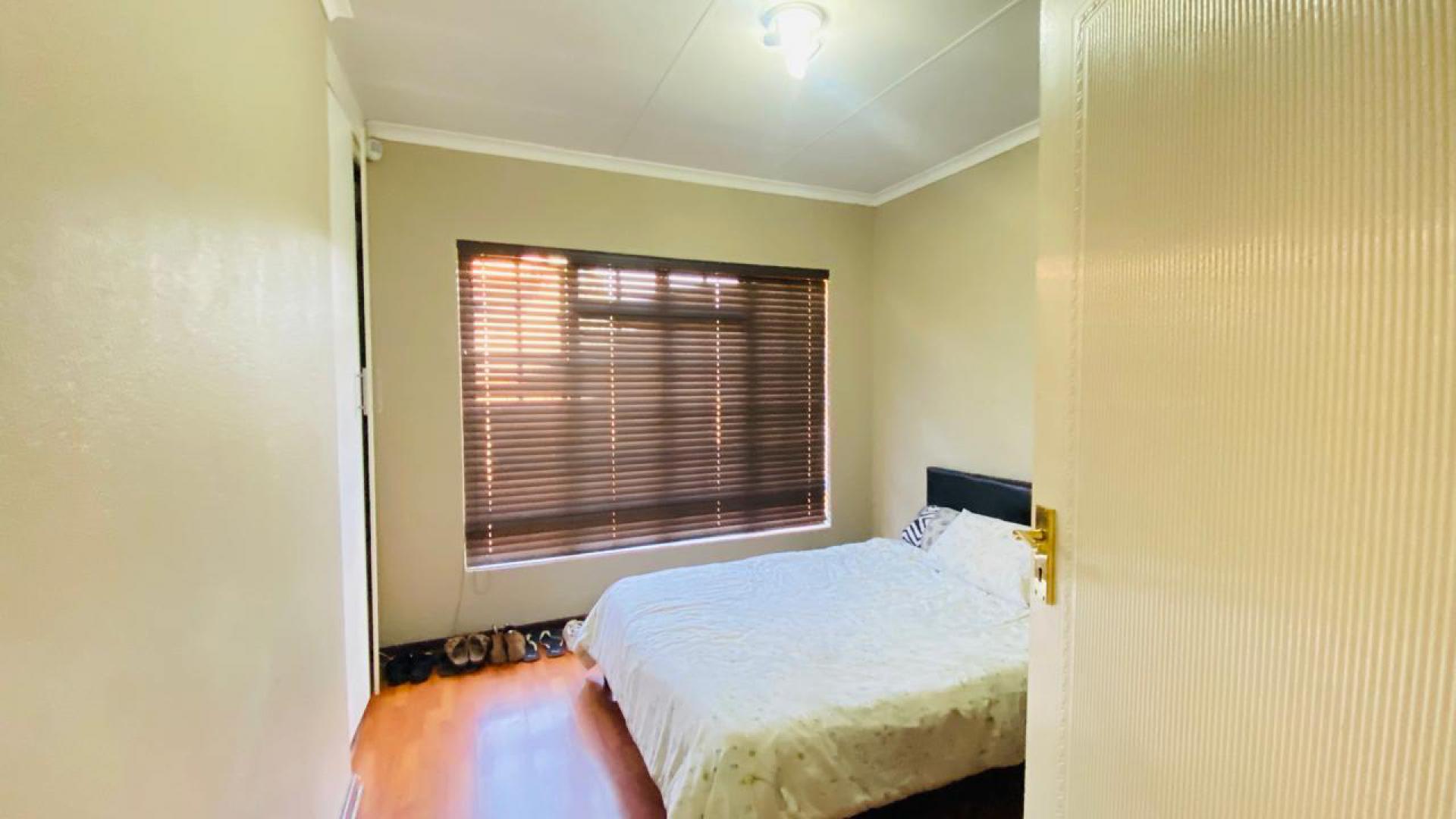 Bed Room 1 of property in Aerorand