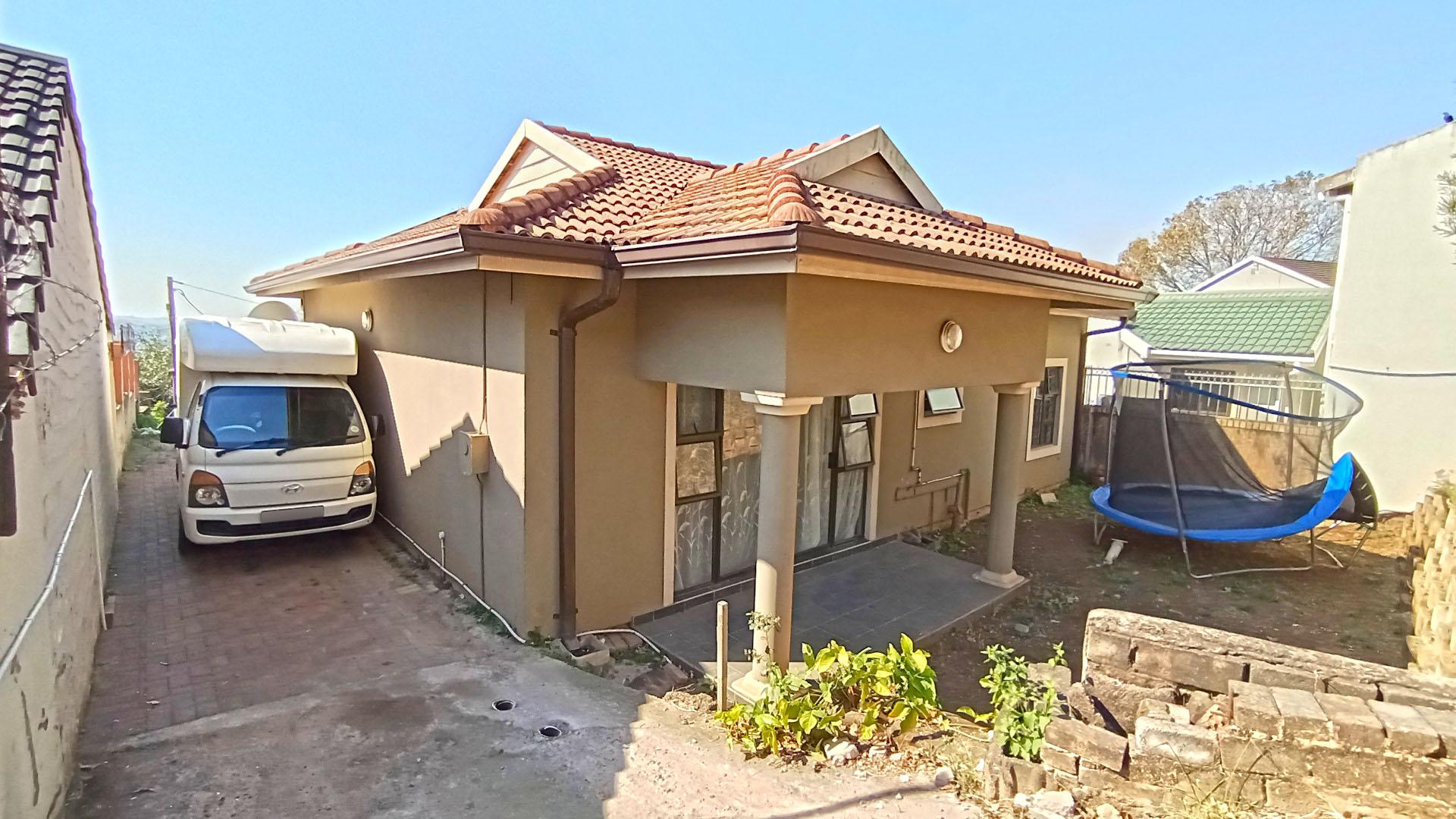 Front View of property in Castlehill