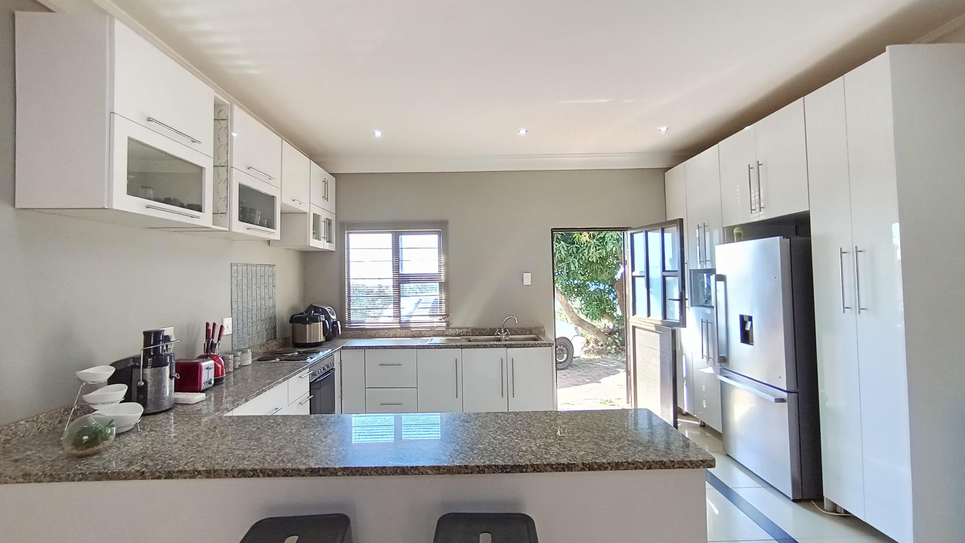 Kitchen - 19 square meters of property in Castlehill