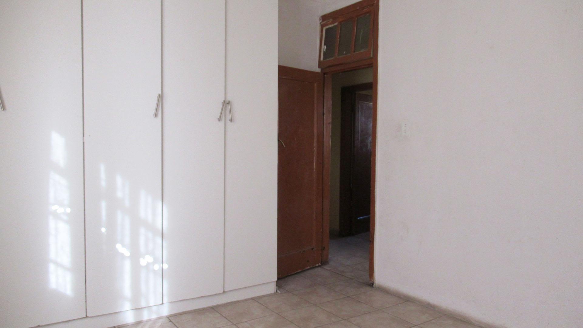 Main Bedroom - 16 square meters of property in South Hills