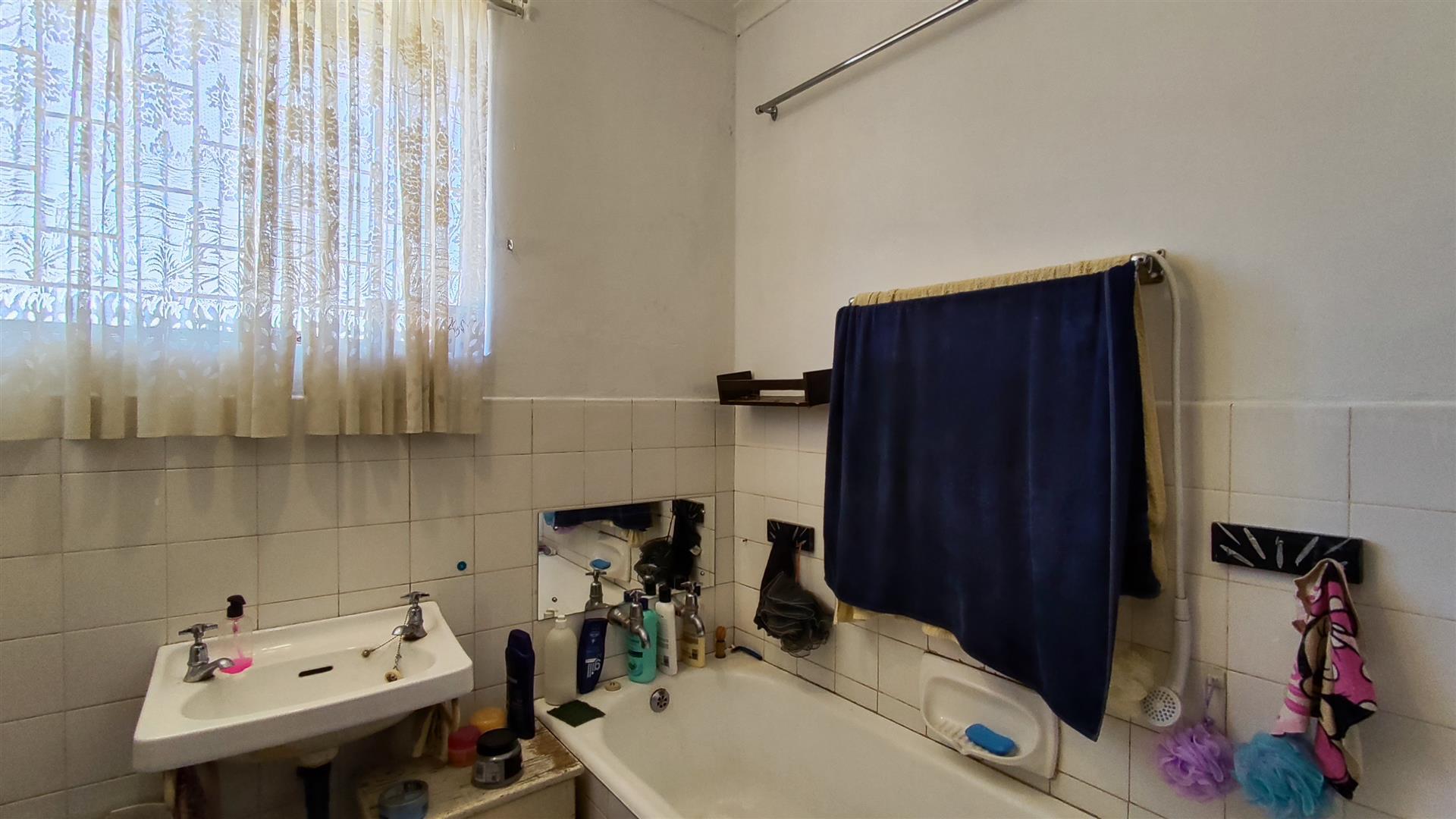 Bathroom 1 - 6 square meters of property in Sasolburg