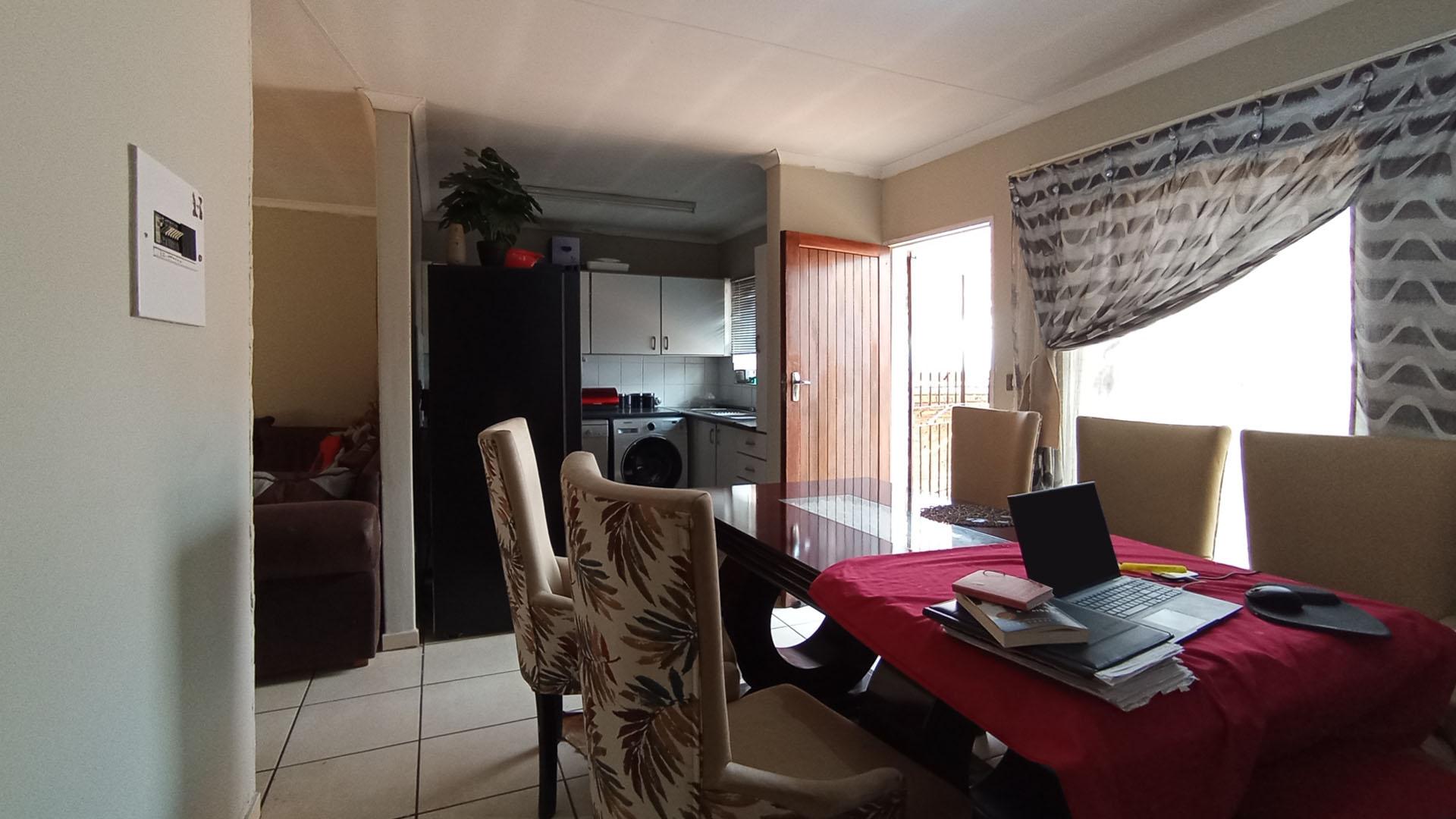 Dining Room - 14 square meters of property in Amandasig