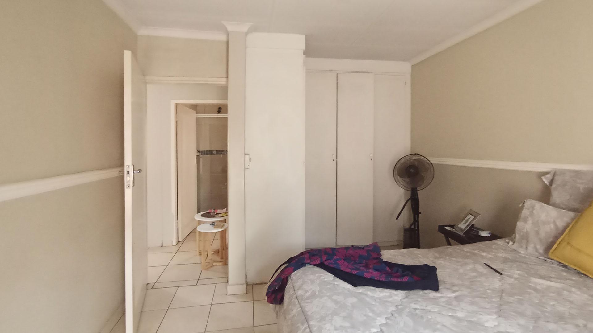 Bed Room 2 - 15 square meters of property in Amandasig