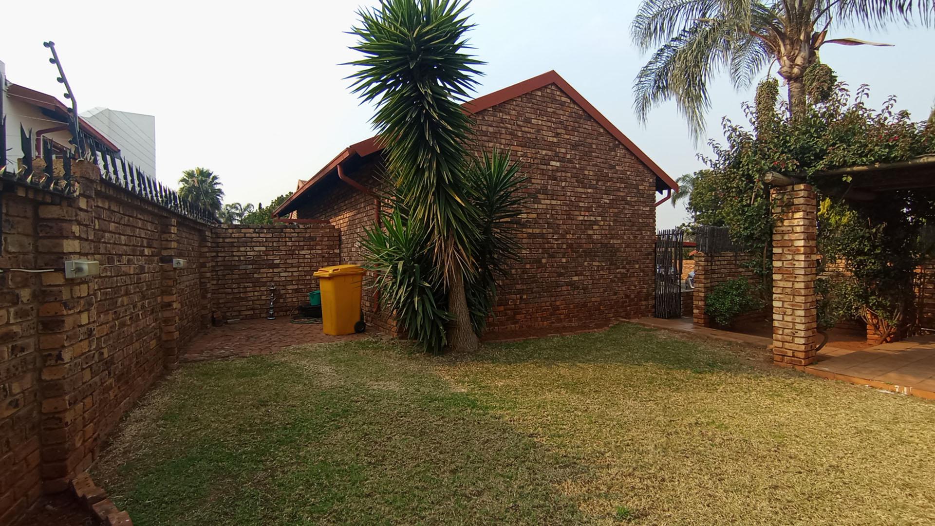 Backyard of property in Amandasig