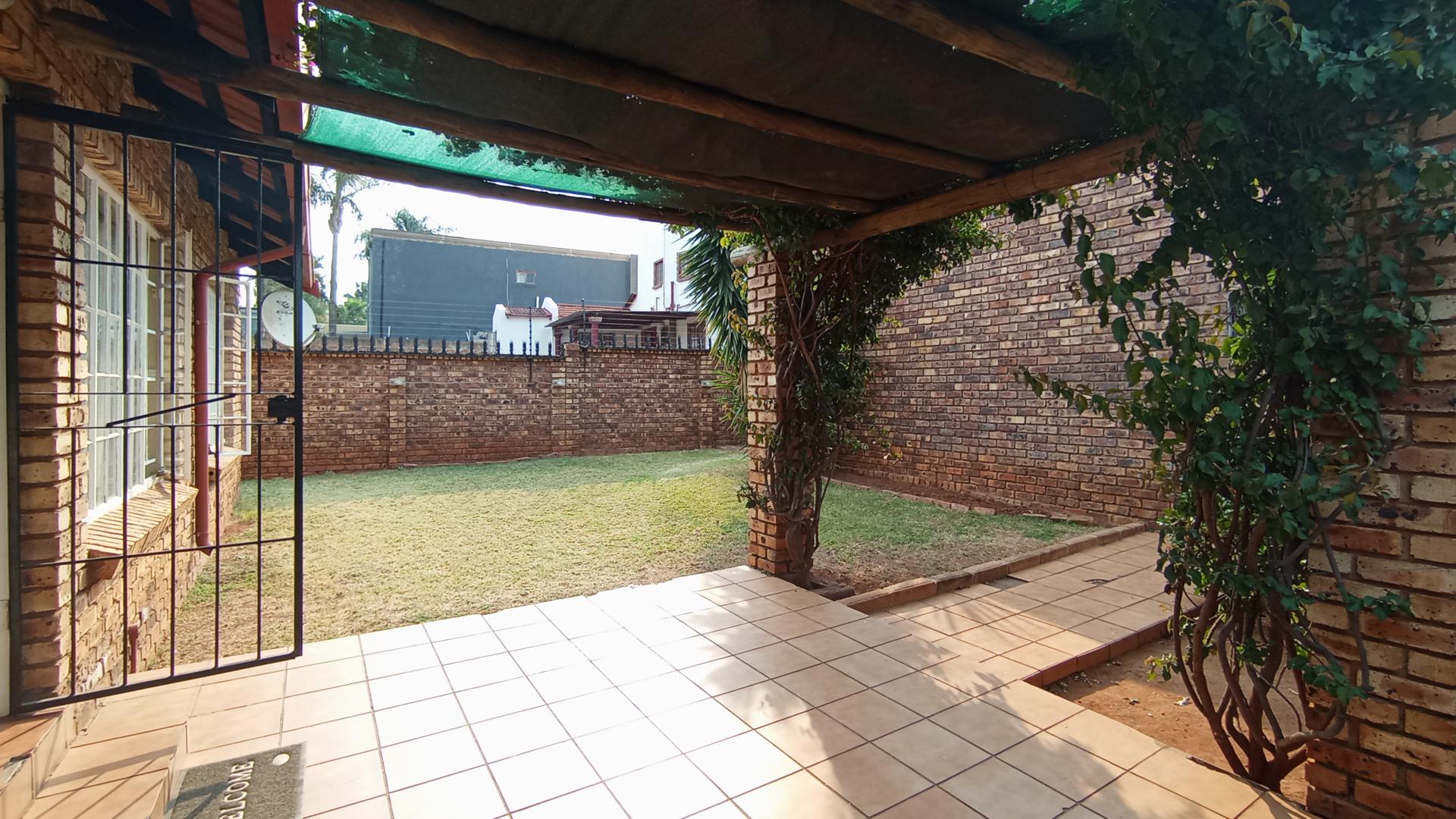 Patio - 14 square meters of property in Amandasig
