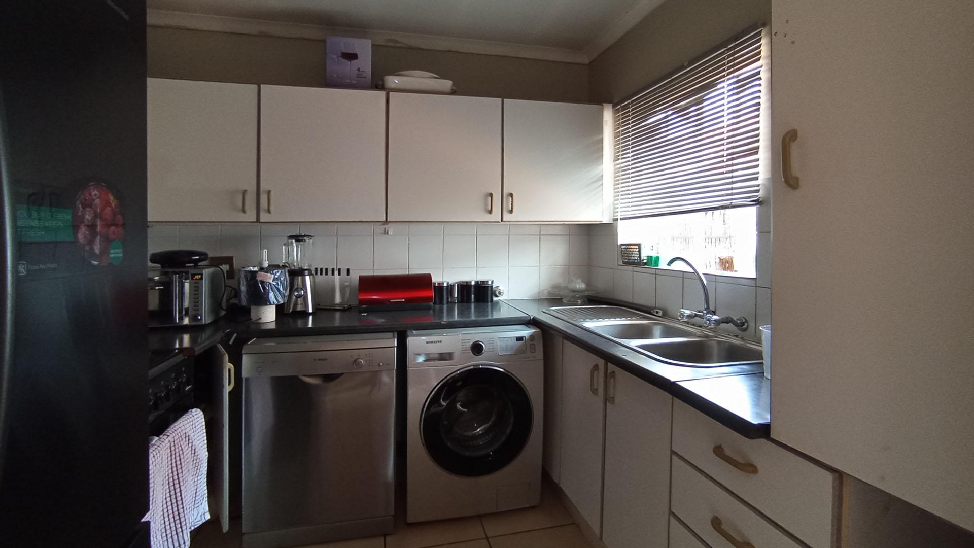 Kitchen - 7 square meters of property in Amandasig