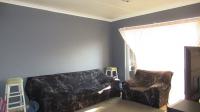 Lounges - 15 square meters of property in Greenhills