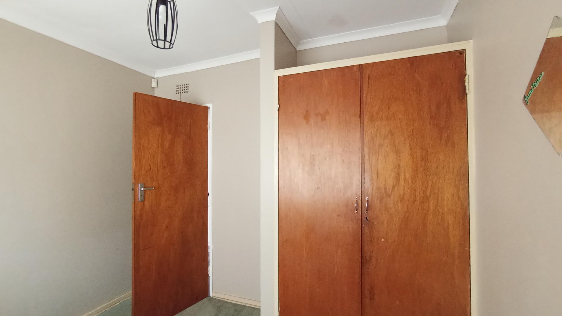 Bed Room 1 - 9 square meters of property in Witpoortjie