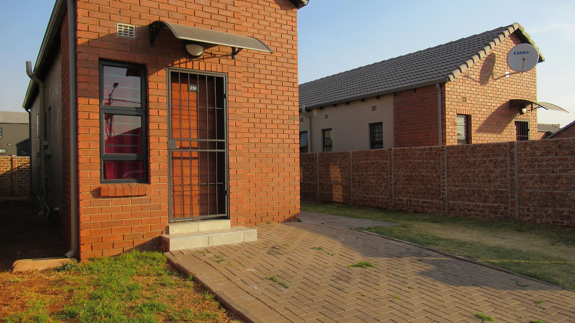 Front View of property in South Hills