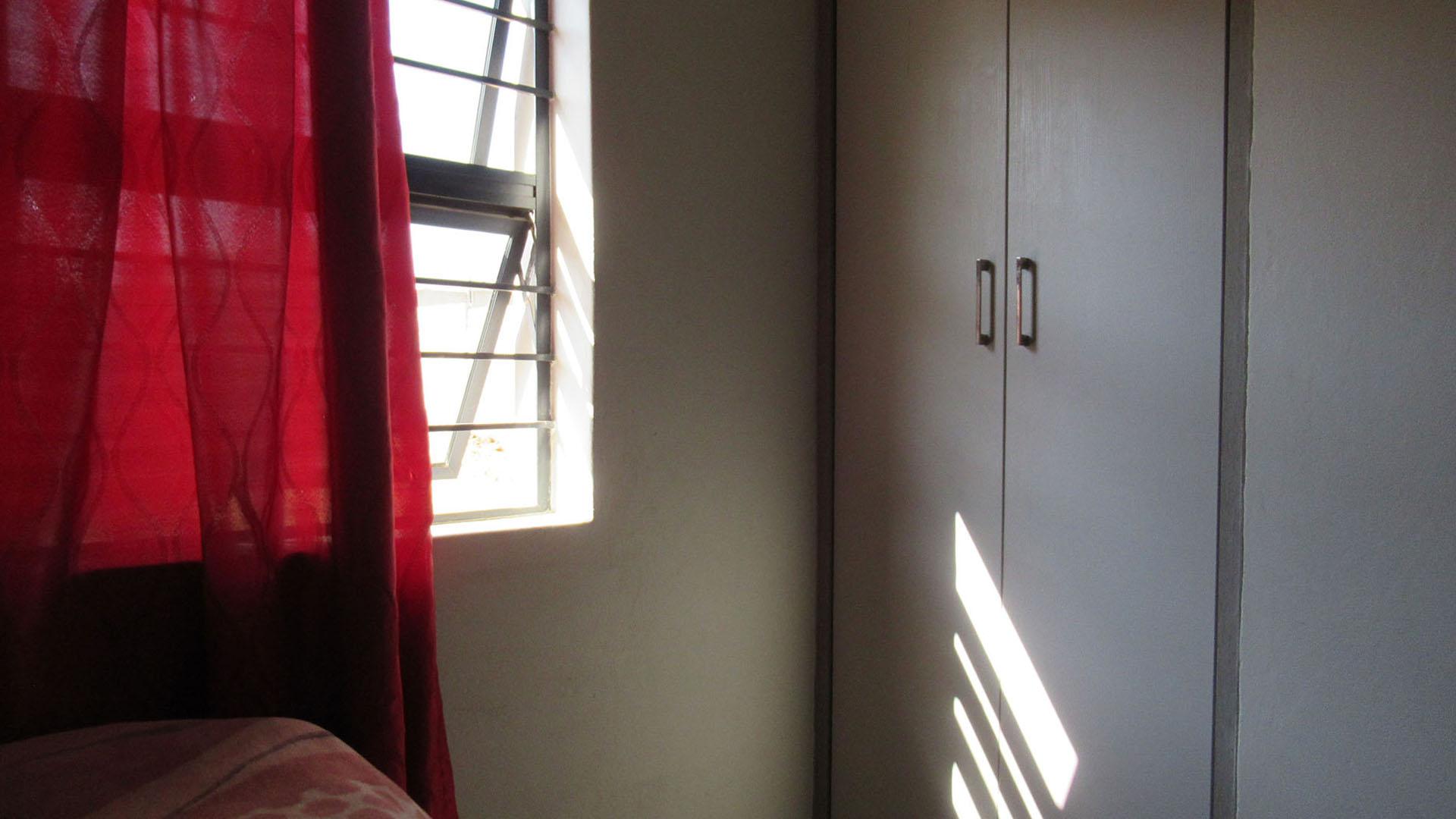 Bed Room 2 - 6 square meters of property in Mindalore