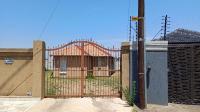 Front View of property in Savanna City