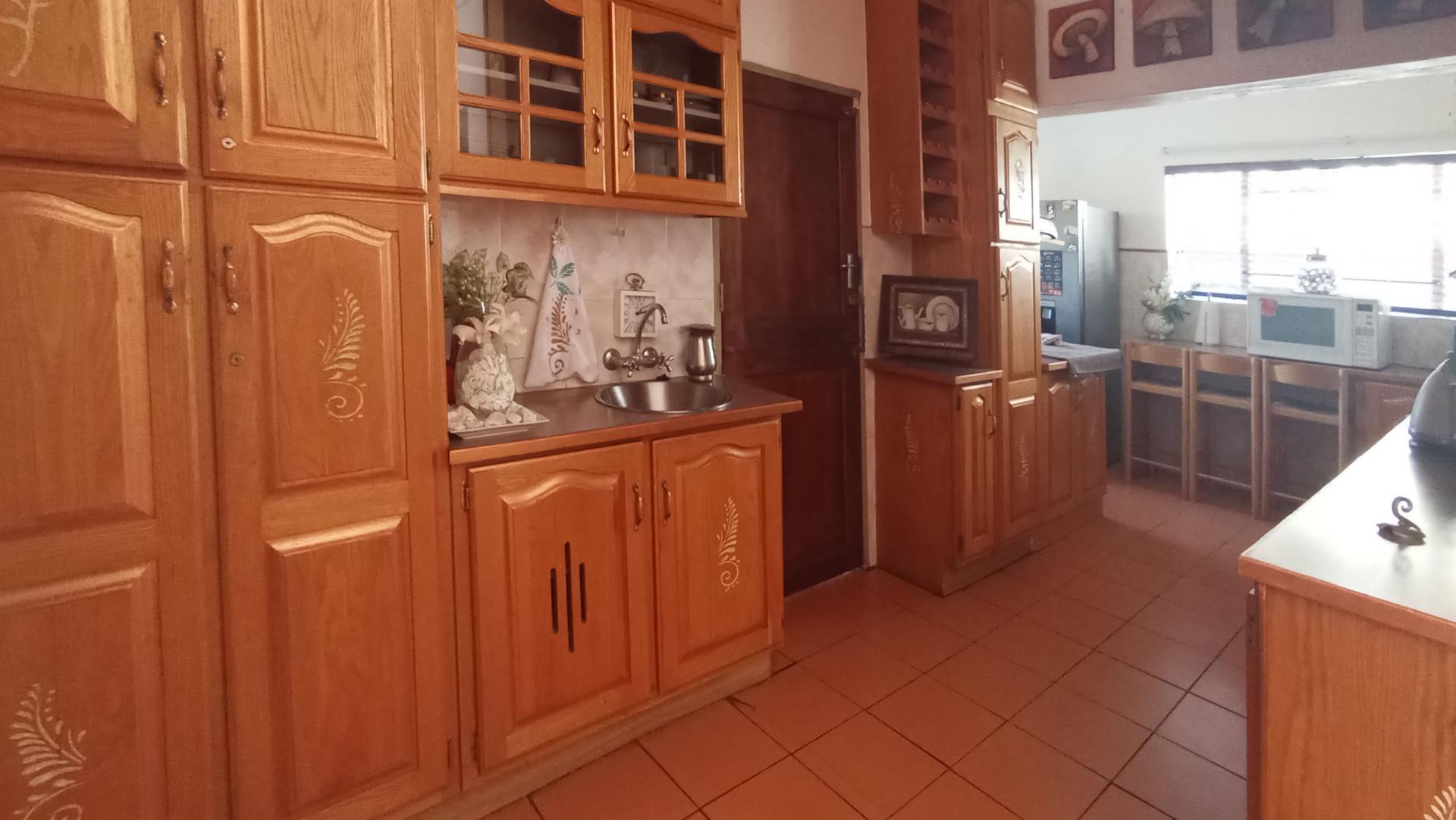 Kitchen - 23 square meters of property in Erasmuskloof